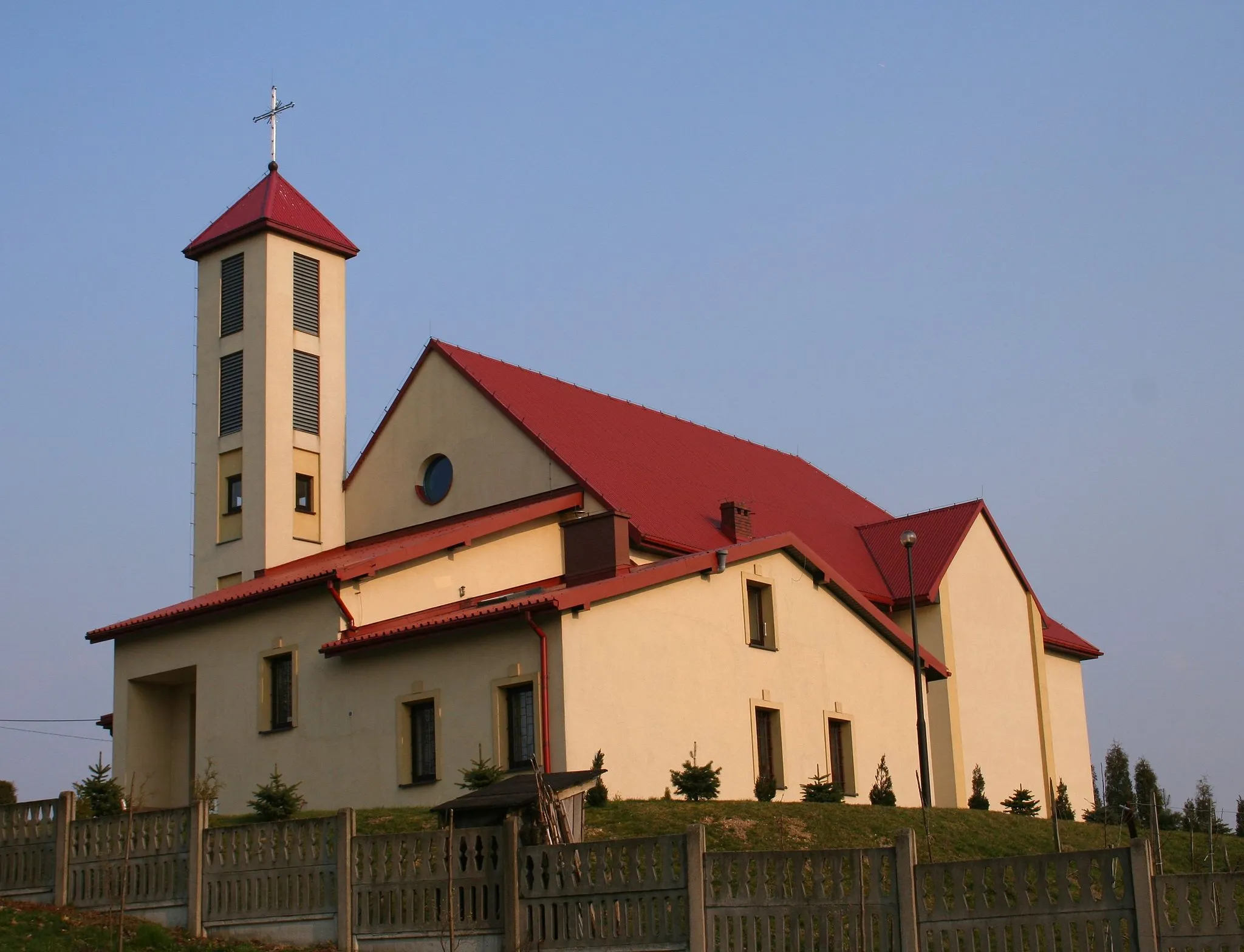 Photo showing: Kościół w miejscowości Grodzisko, gmina Wręczyca Wielka, powiat kłobucki, województwo śląskie
