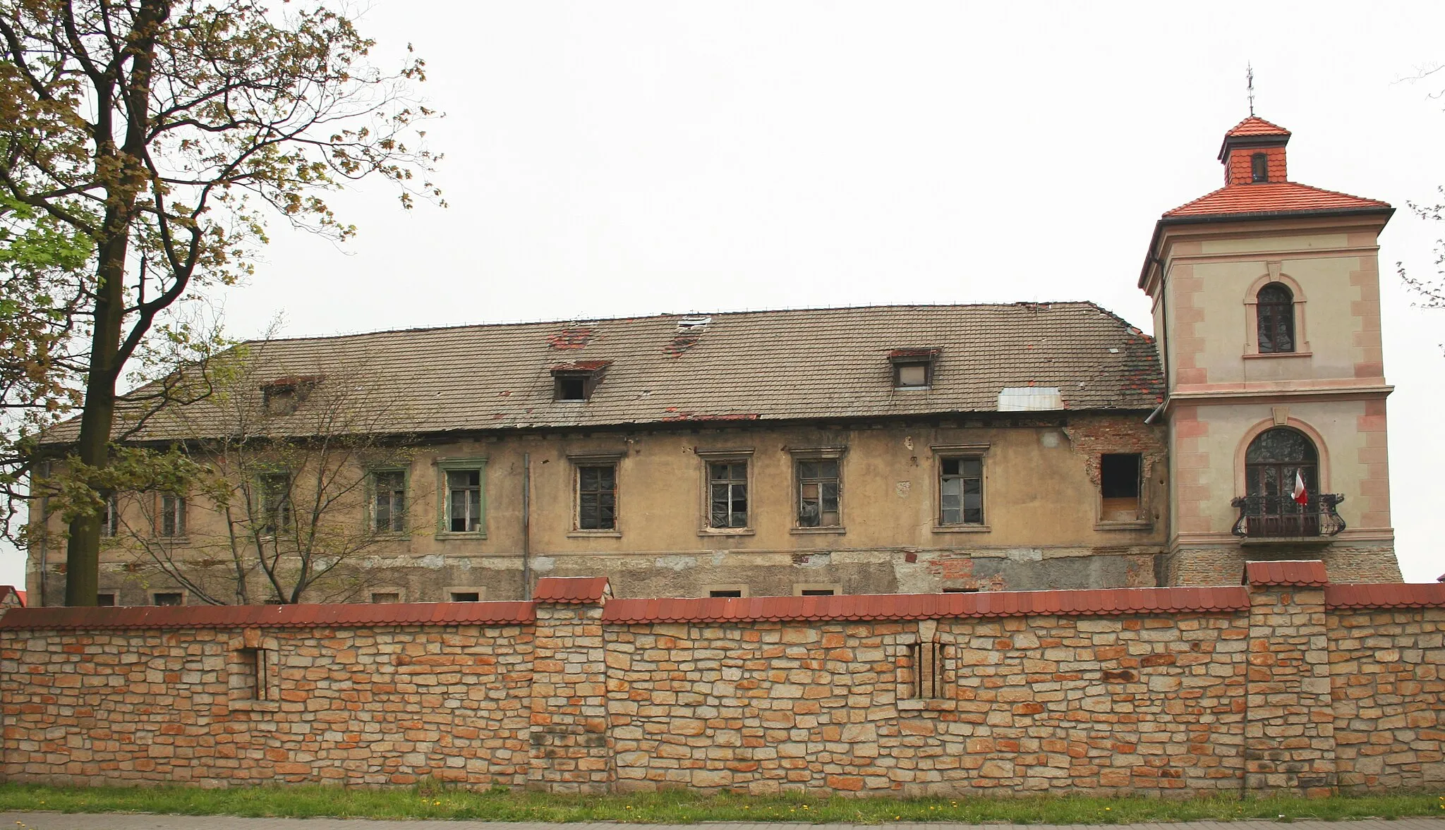 Photo showing: Zamek w Starych Tarnowicach (Tarnowskie Góry), Polska, województwo śląskie, przed remontem