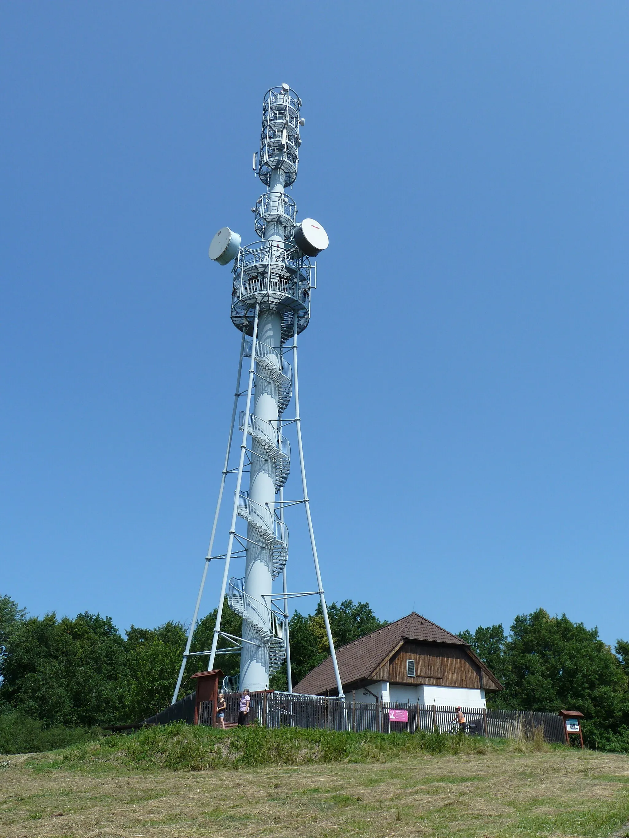 Photo showing: lookout tower on Okrouhlá hill near Staříč (north-eastern Moravia, Czech Republic)