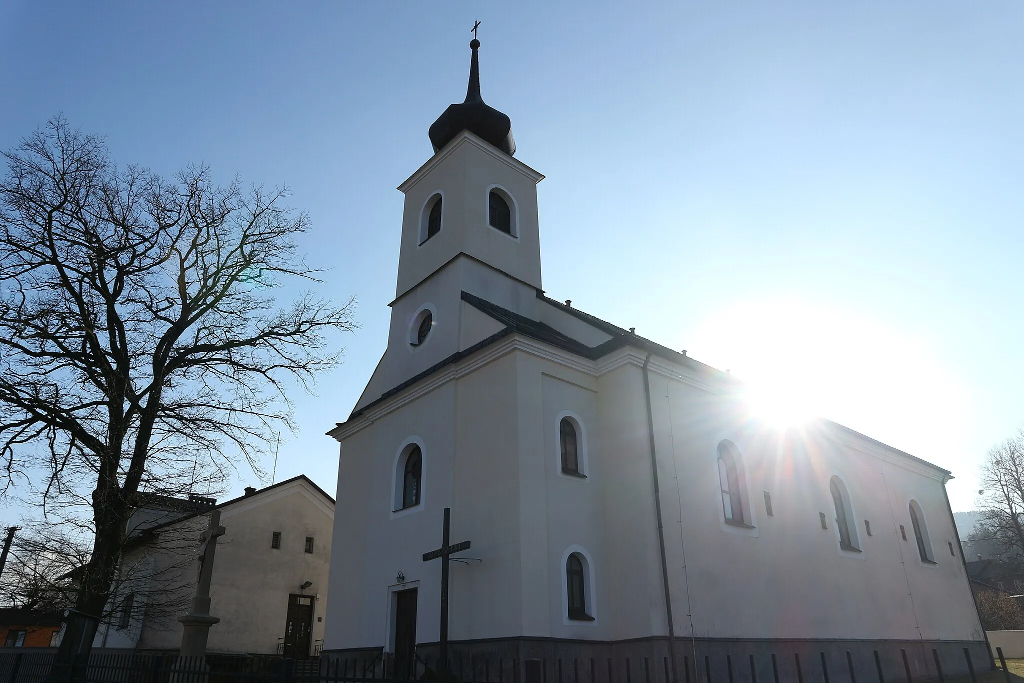 Photo showing: kościół od strony północnej