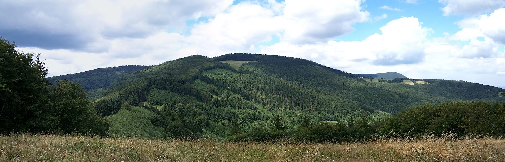 Photo showing: Kozubová (Kozubowa) seen from Malá Kykula (Mała Kikula), Moravian-Silesian Beskids mountain range, Czech Republic