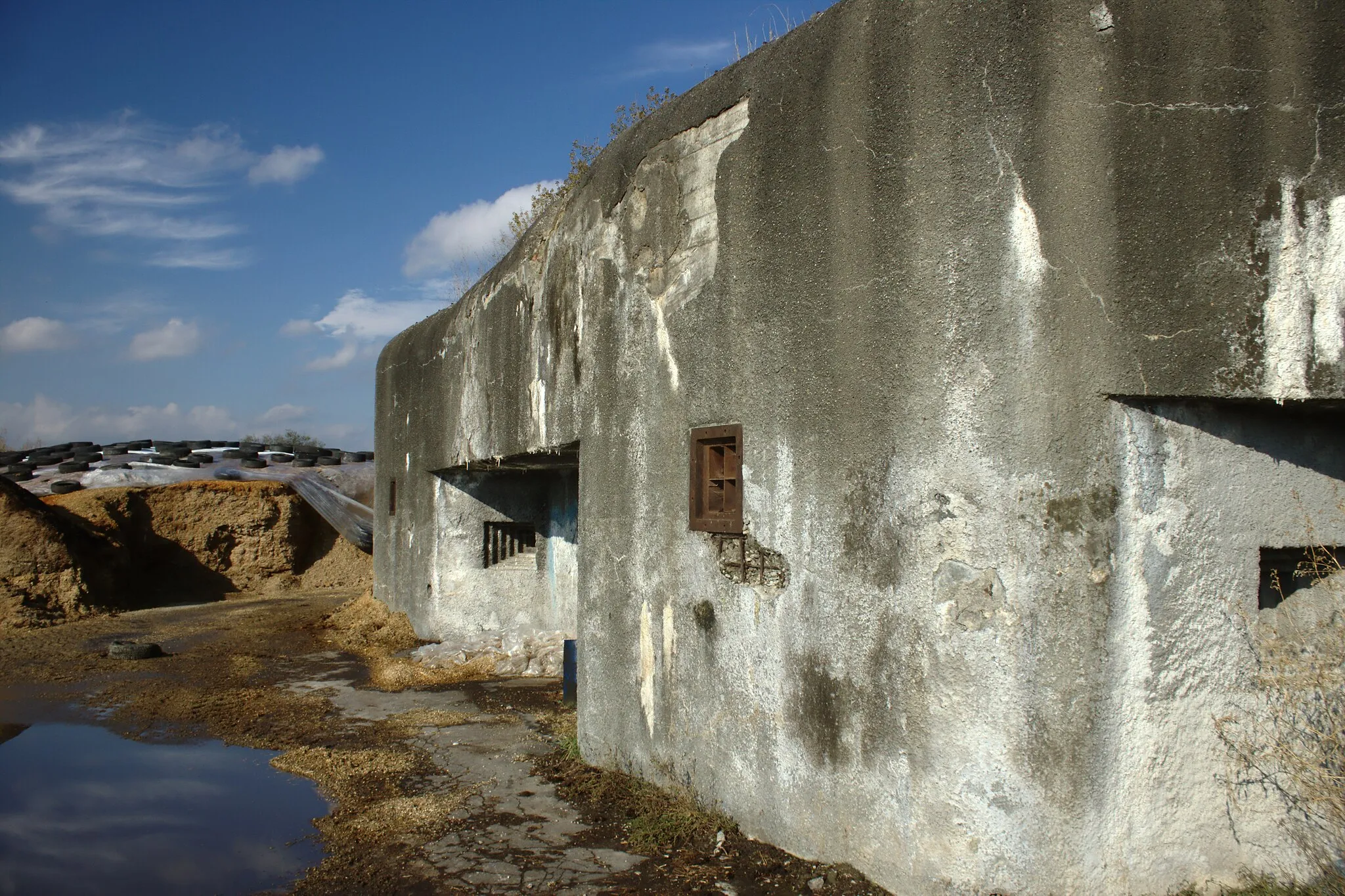 Photo showing: 1930s fortification object OP-S 6 Na zbytkovém near the village of Štítina, CZ