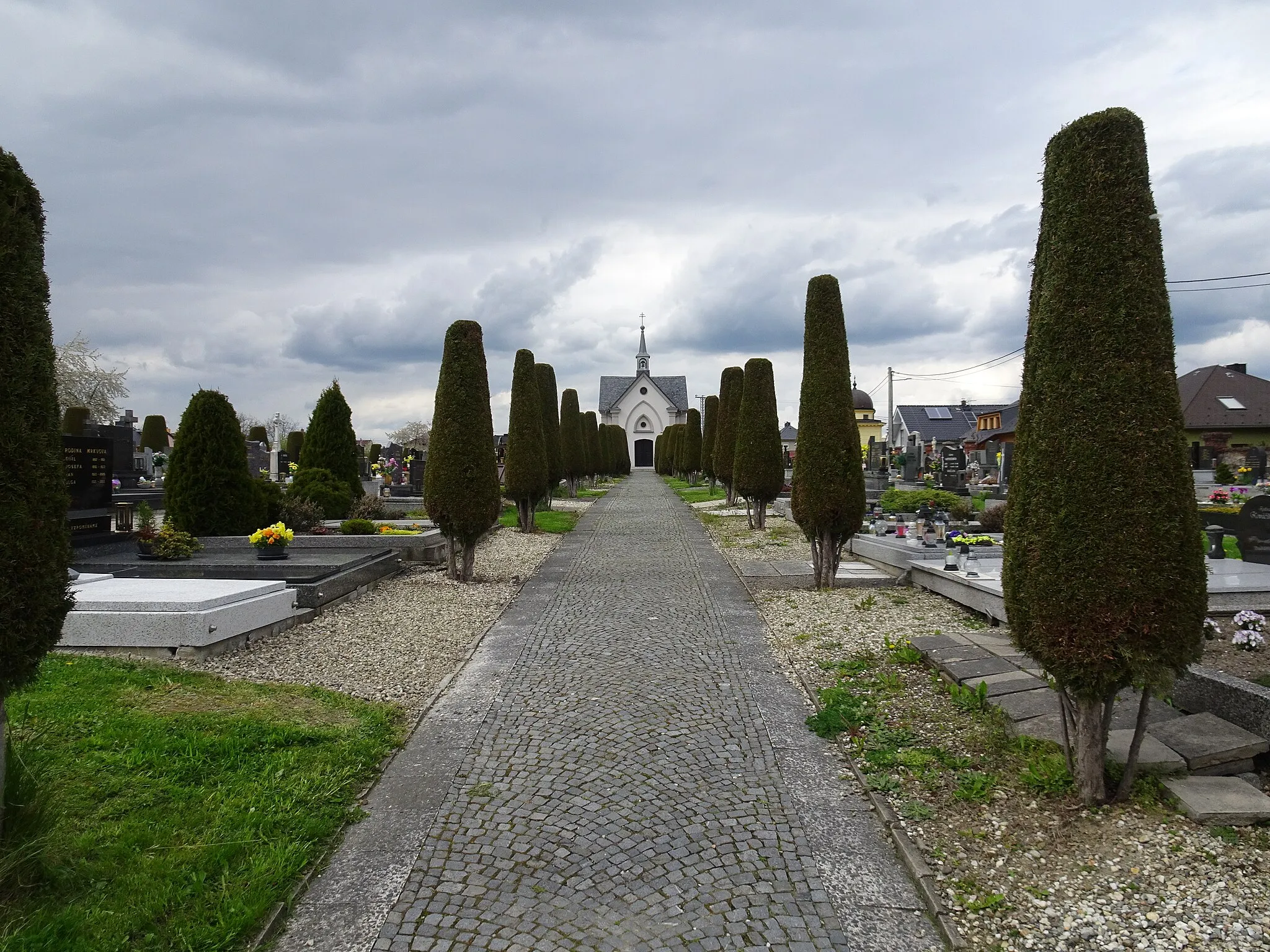 Photo showing: Dolní Benešov, Opava District, Czechia. Cemetery,