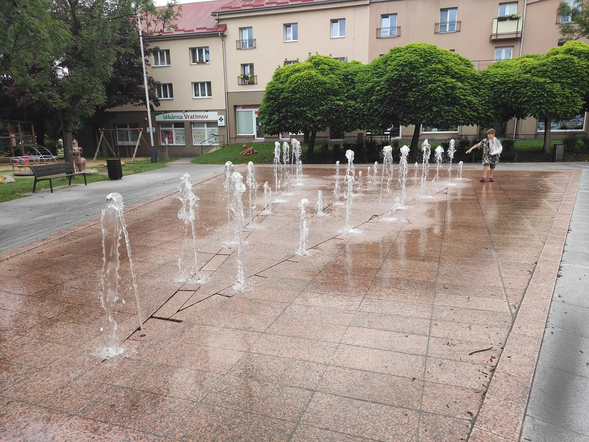 Photo showing: Vodotrysky, Radniční náměstí, Vratimov, okres Ostrava-město, Moravskoslezský kraj, Česká republika