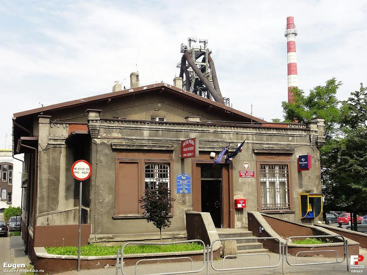 Photo showing: Urząd Pocztowy Ruda Śląska 9 (Nowy Bytom). Widok z ulicy Hallera. Poczta mieści w tym budynku od 1897 roku.