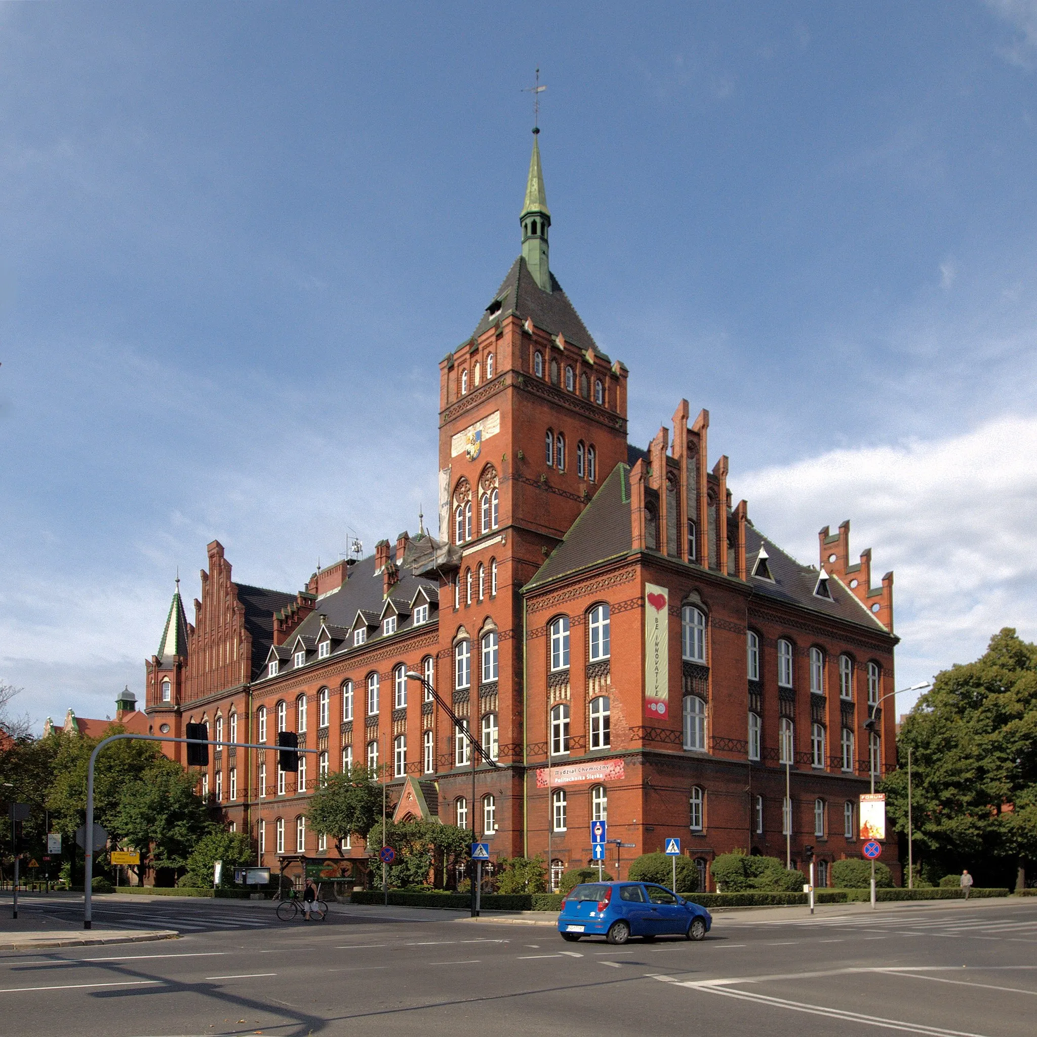 Photo showing: Politechnika Śląska - Wydział Chemiczny, tzw. Czerwona Chemia. Widok z rogu Akademickiej i Wrocławskiej.