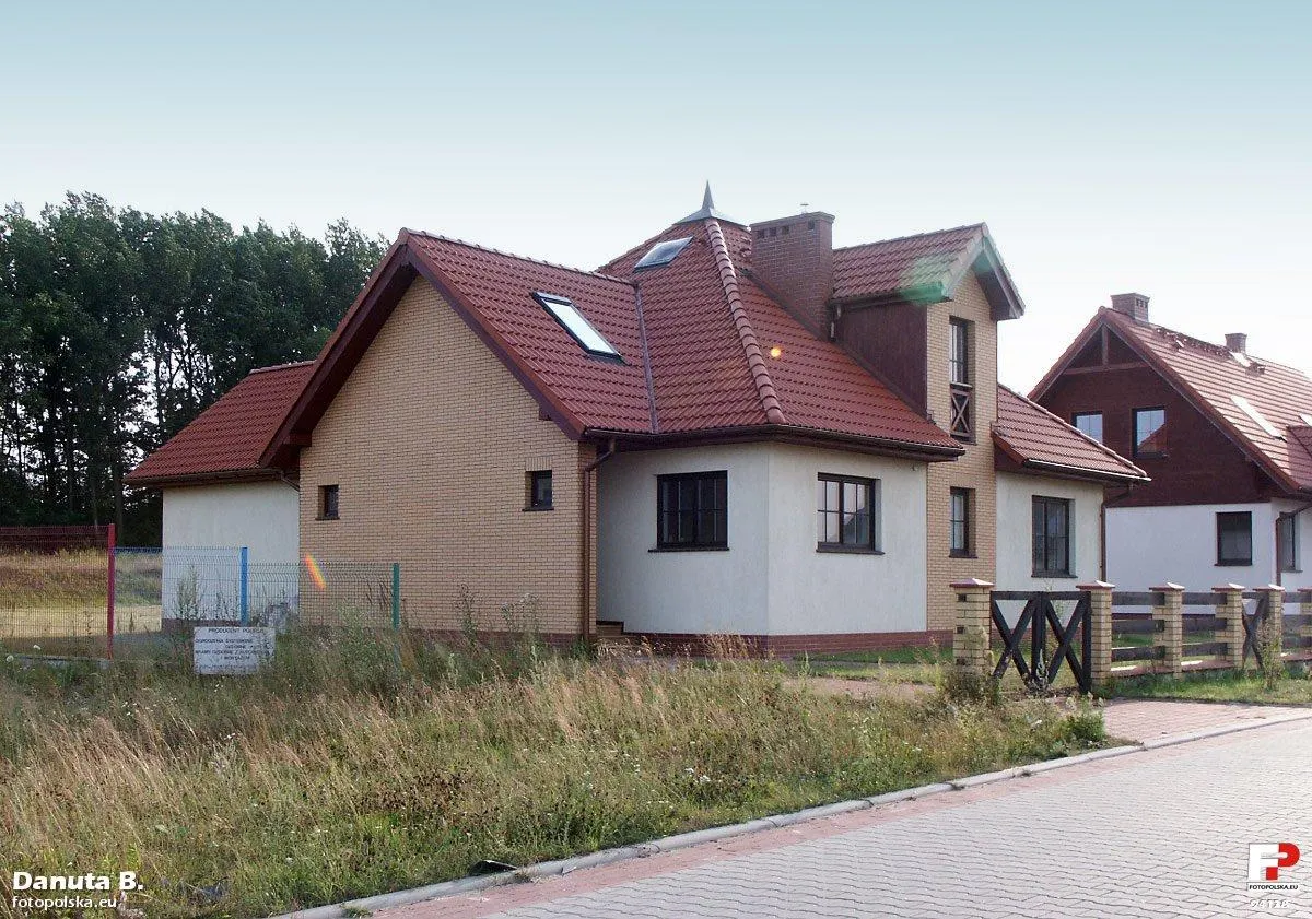 Photo showing: Jeden z budynków jednorodzinnych na Osiedlu Malinowice.