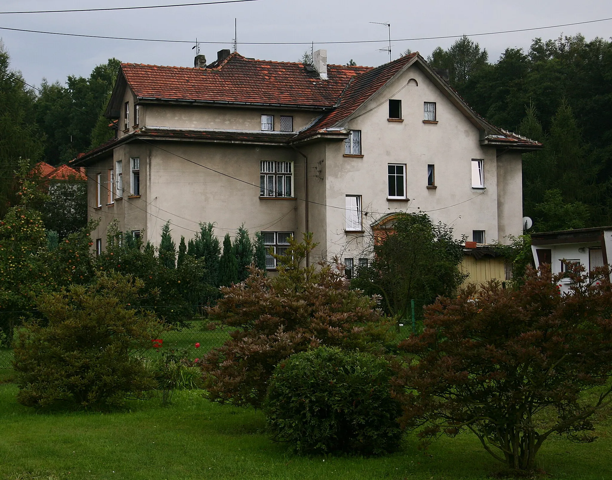 Photo showing: Budynek przy ul. Leśnej 44 w kolonii Fryderyk w Gorzyczkach