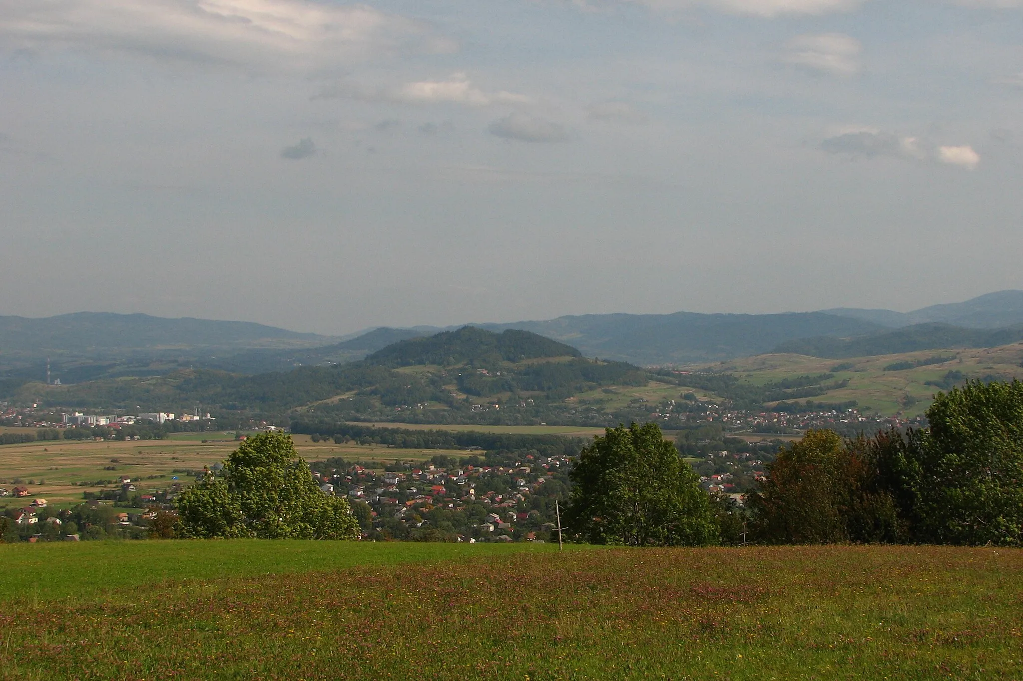 Photo showing: Grojec, widok z Matyski, u dołu Radziechowy