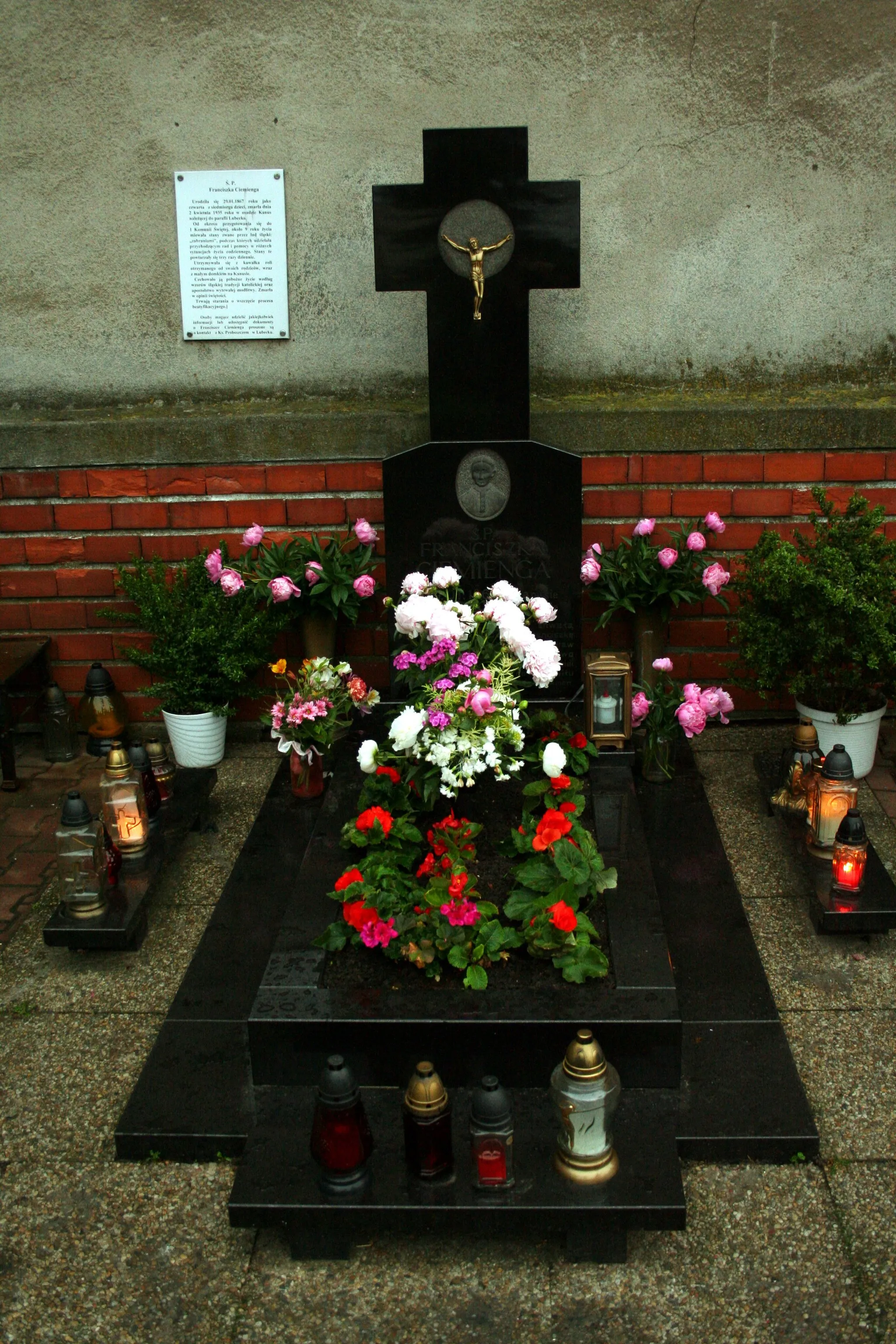 Photo showing: grave of Franciszka Ciemienga in Lubecko