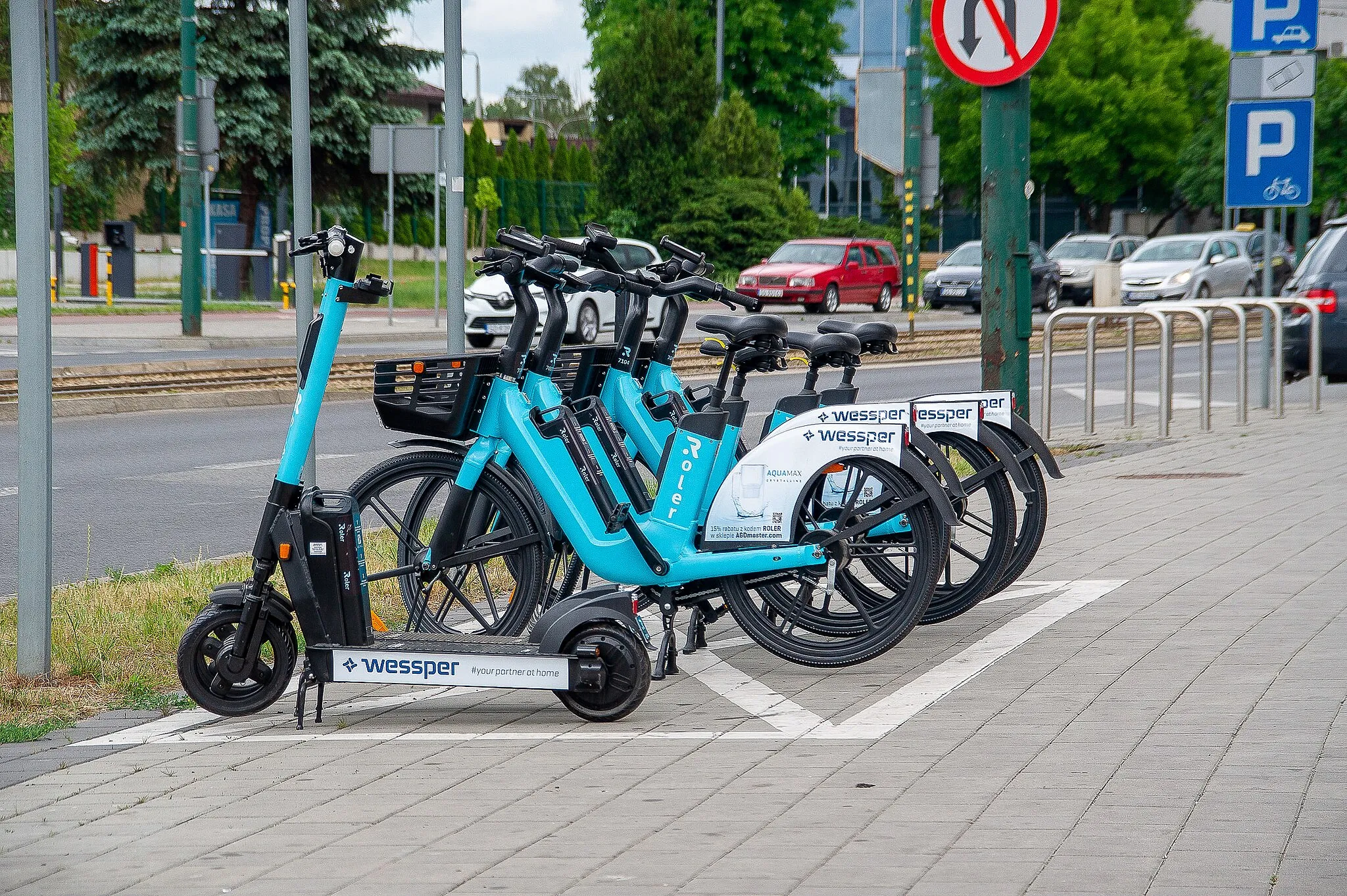 Photo showing: Electric scooters and electric bikes of the Roller network, parking for electric bikes and scooters, Sosnowiec, Centrum, ul. May 3, near the "Honeycombs" buildings