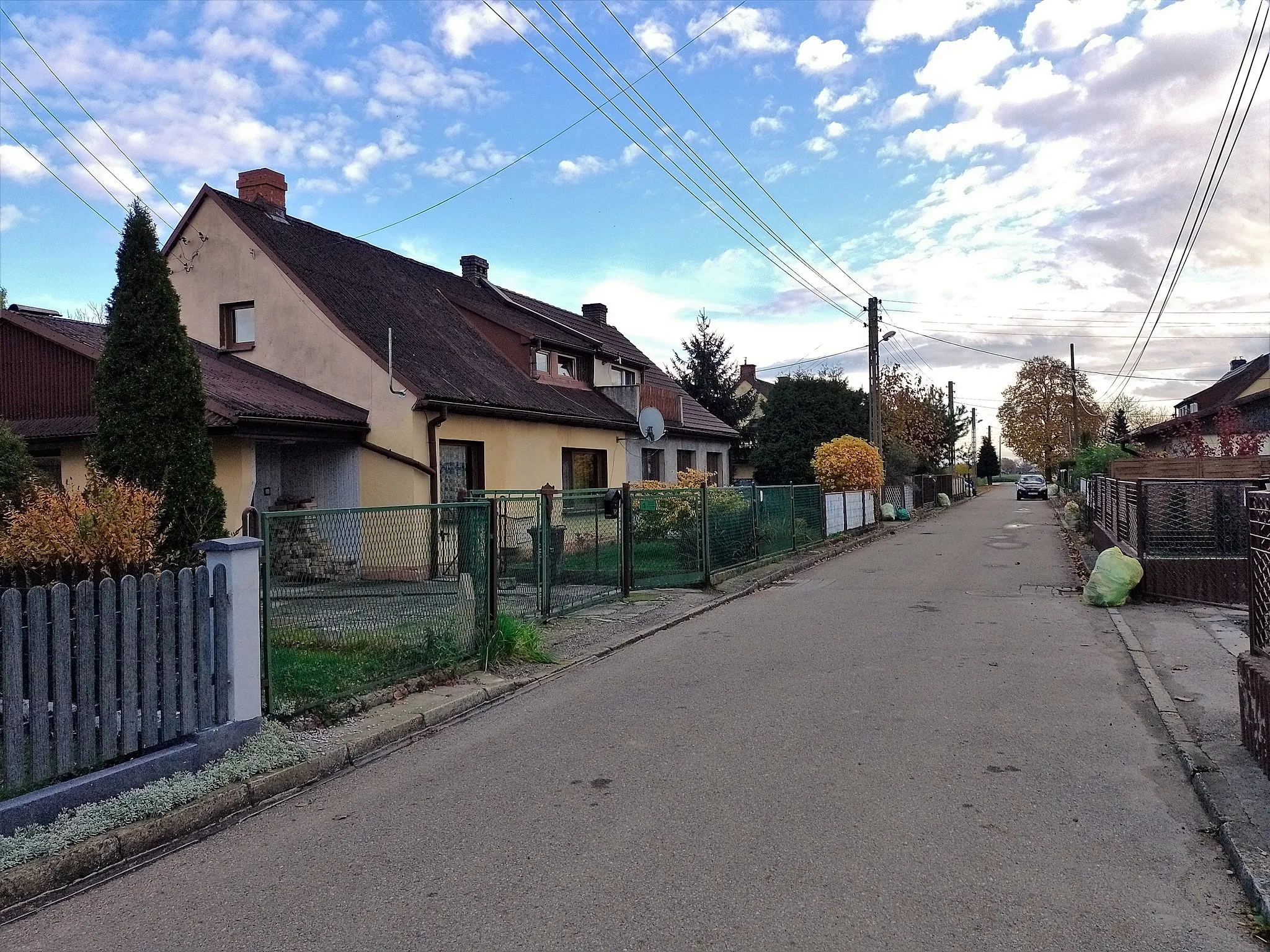 Photo showing: Podwórkowa Street in Poddębina, part of the village Zabełków, Upper Silesia, Poland
