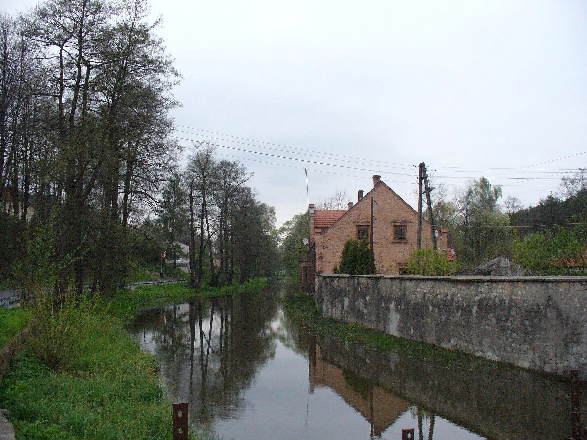 Photo showing: Biała Przemsza w pobliżu małej elektrowni wodnej w Okradzionowie