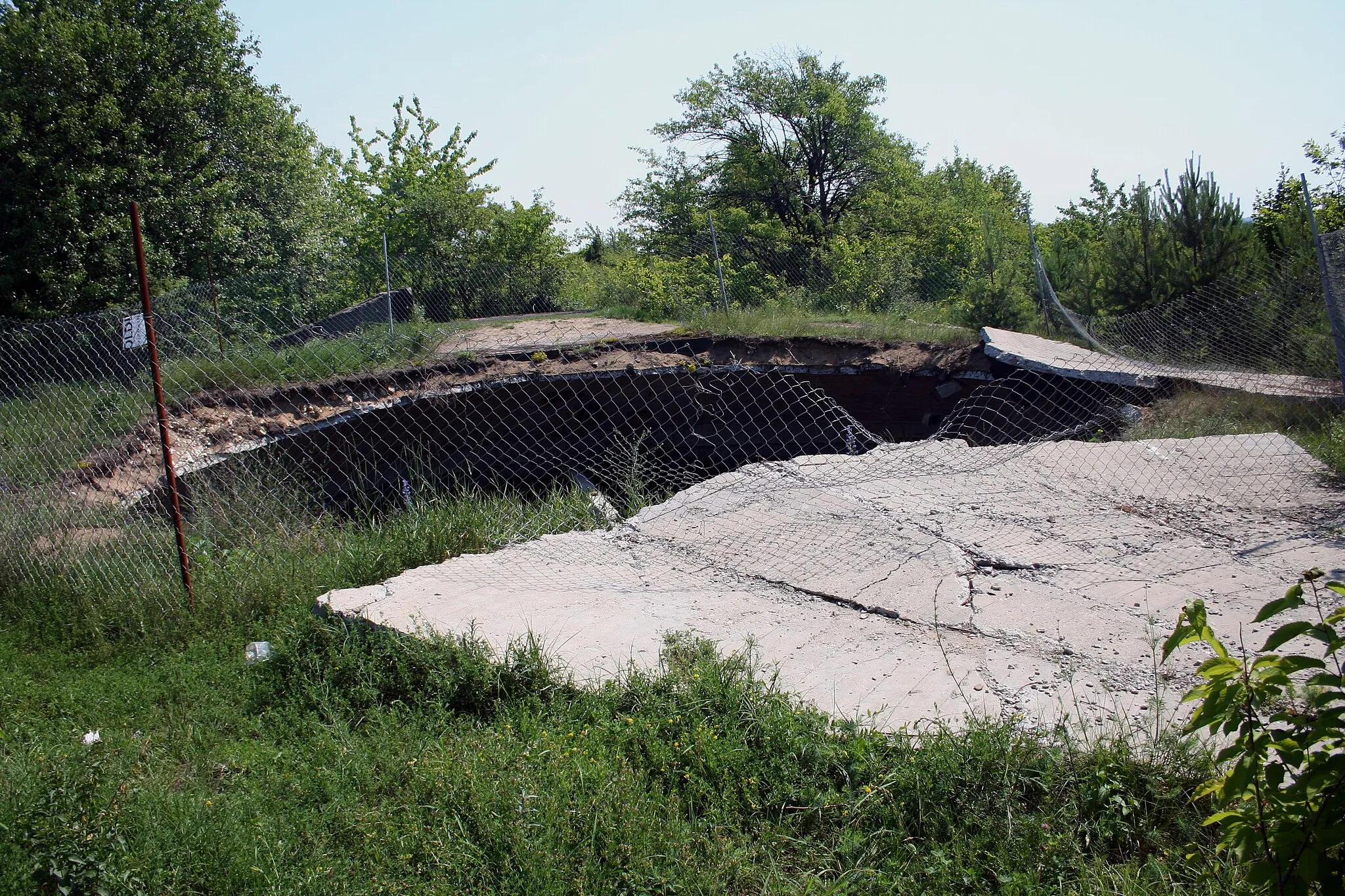 Photo showing: Ruina obiektu na szczycie Góry Ossona w Częstochowie