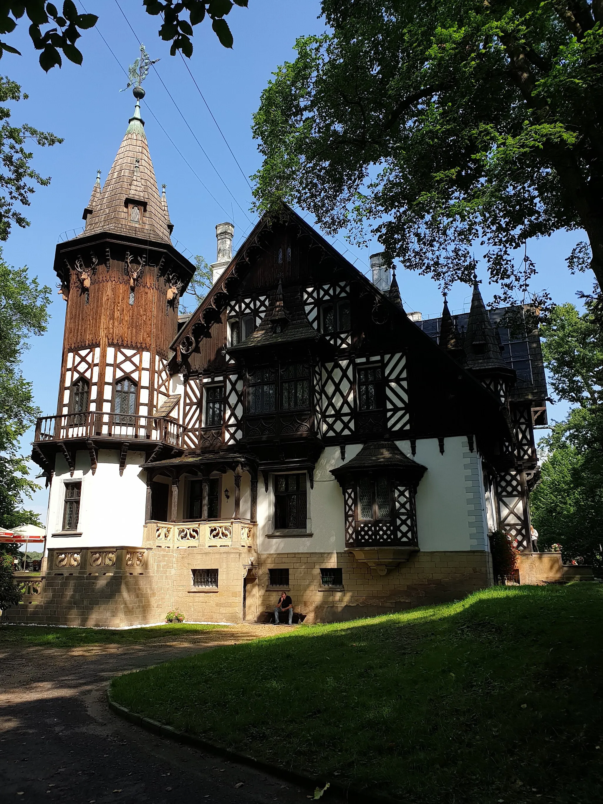 Photo showing: Castle Promnice in Kobiór, Silesian Voivodeship, Poland, August 2020