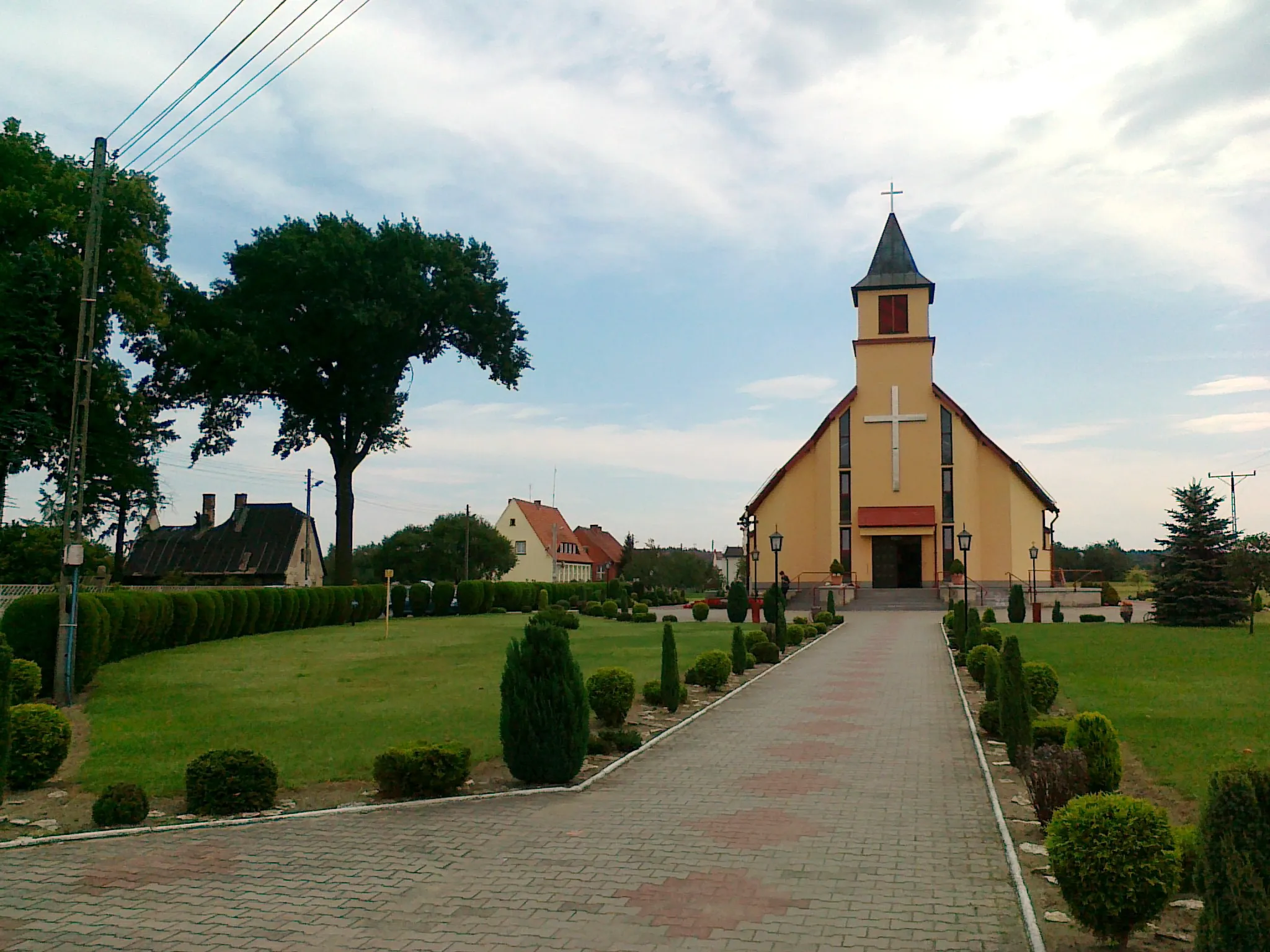 Photo showing: Dąbrówka, kościół