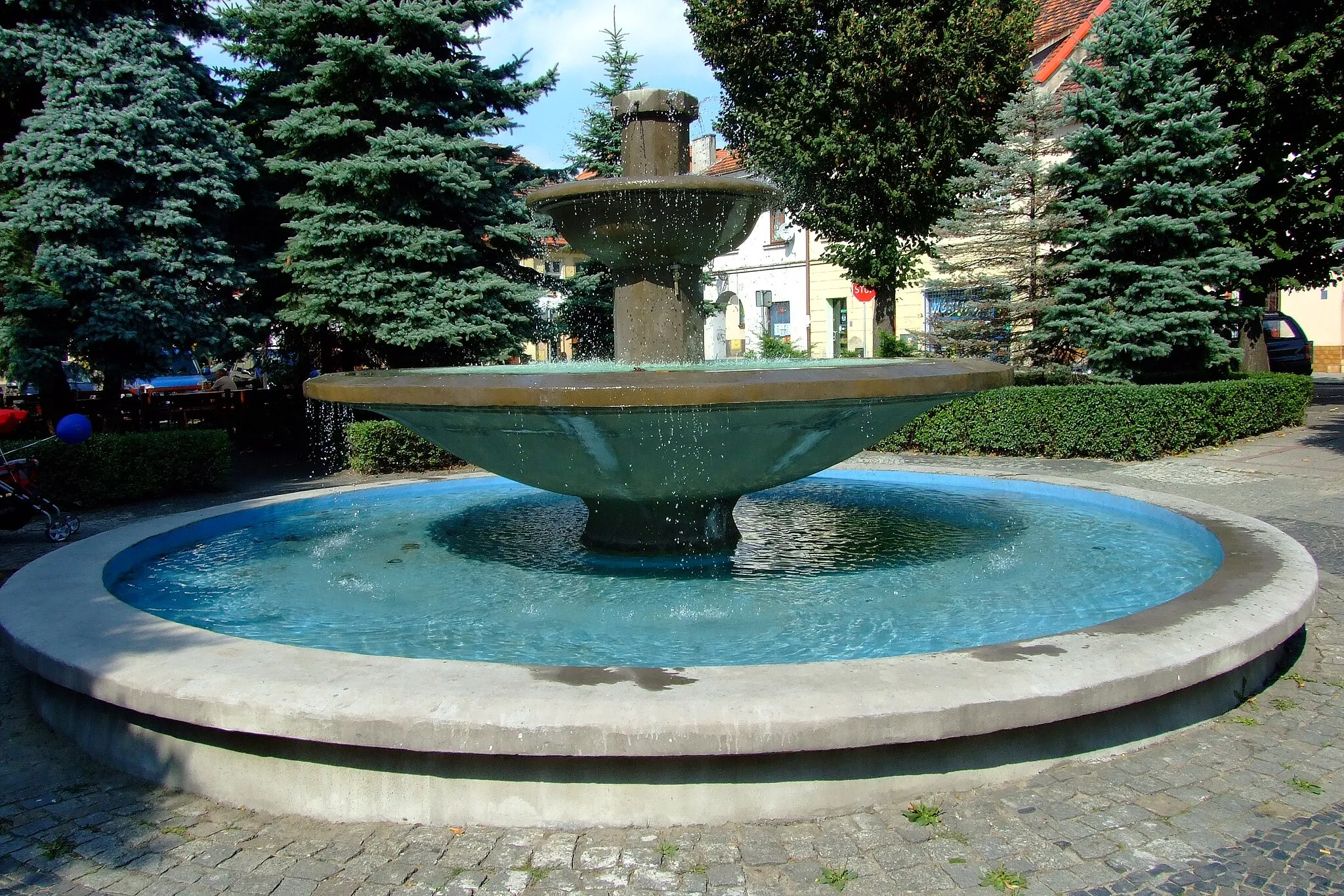 Photo showing: Pyskowice - fontanna na Rynku (zabytek nr A/1015/69 z 18.02.69)
