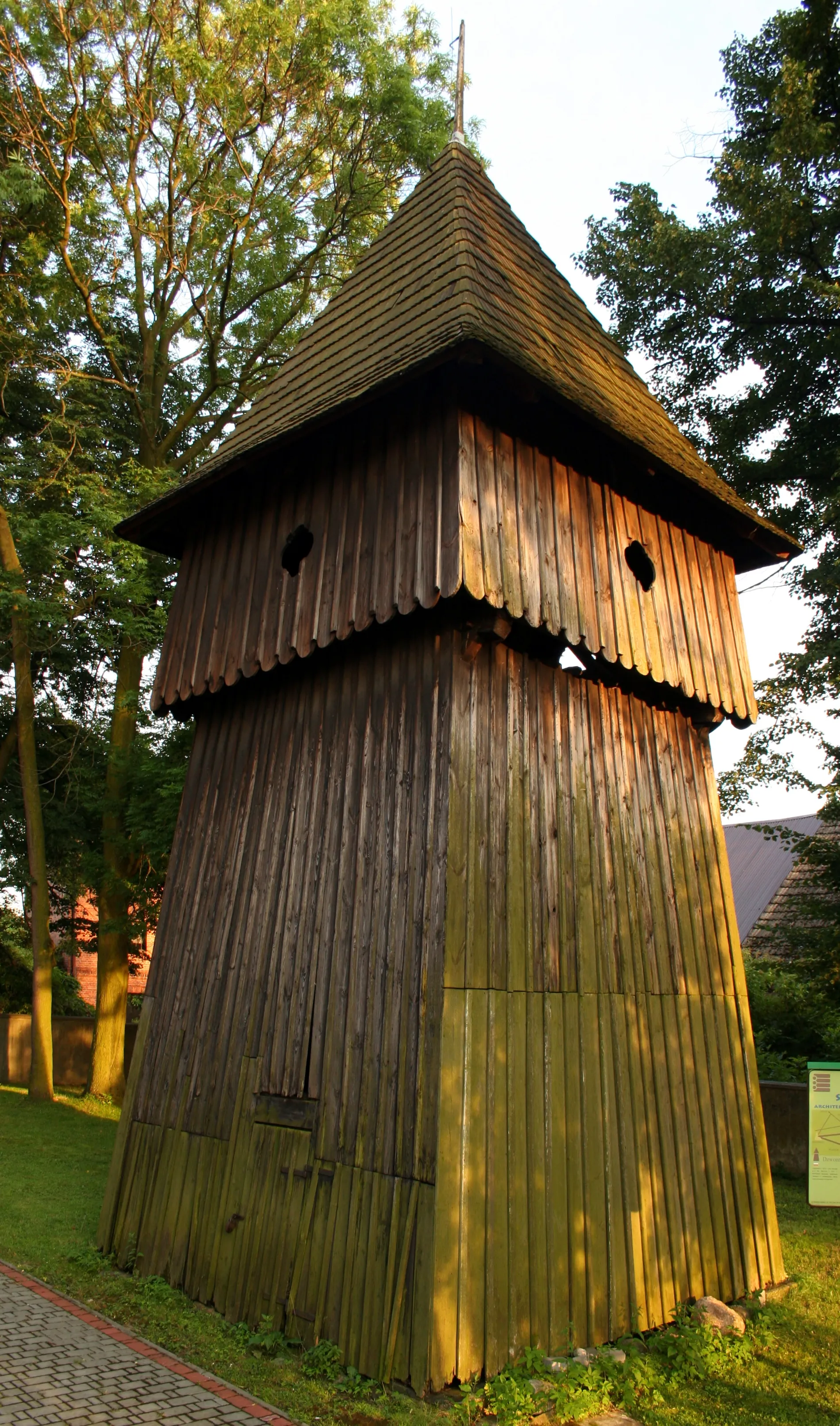 Photo showing: Bell tower in Paczyna (Poland)