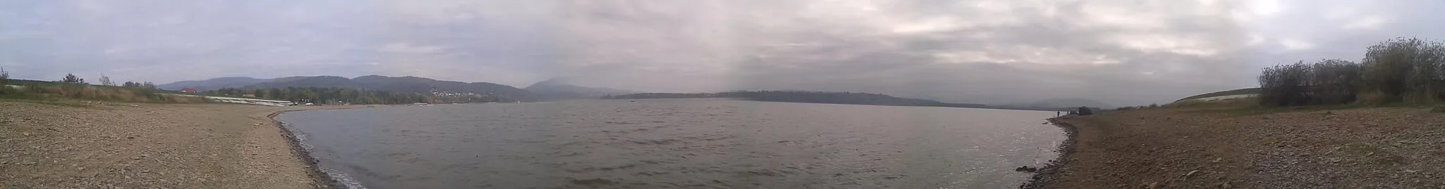 Photo showing: Lake Żywiec, view from Zarzecze