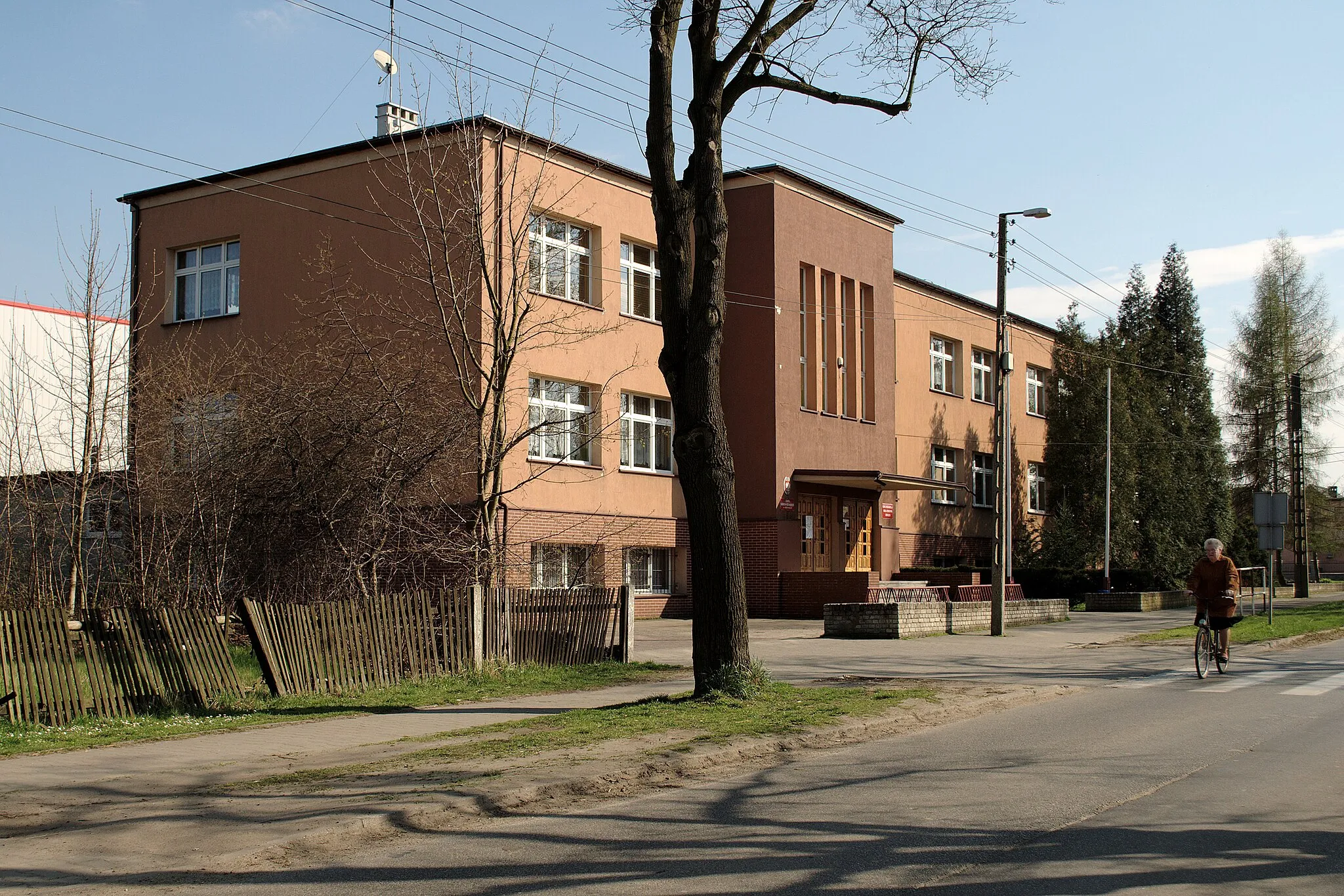 Photo showing: Miedary. Zespół Szkolno-Przedszkolny.