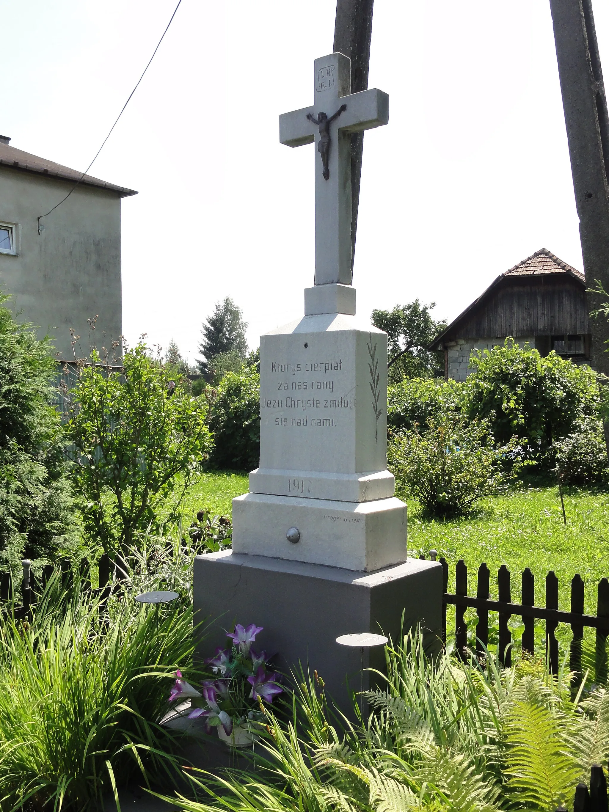 Photo showing: Krzyż przydrożny na ul. Bronowickiej w Międzyrzeczu Dolnym