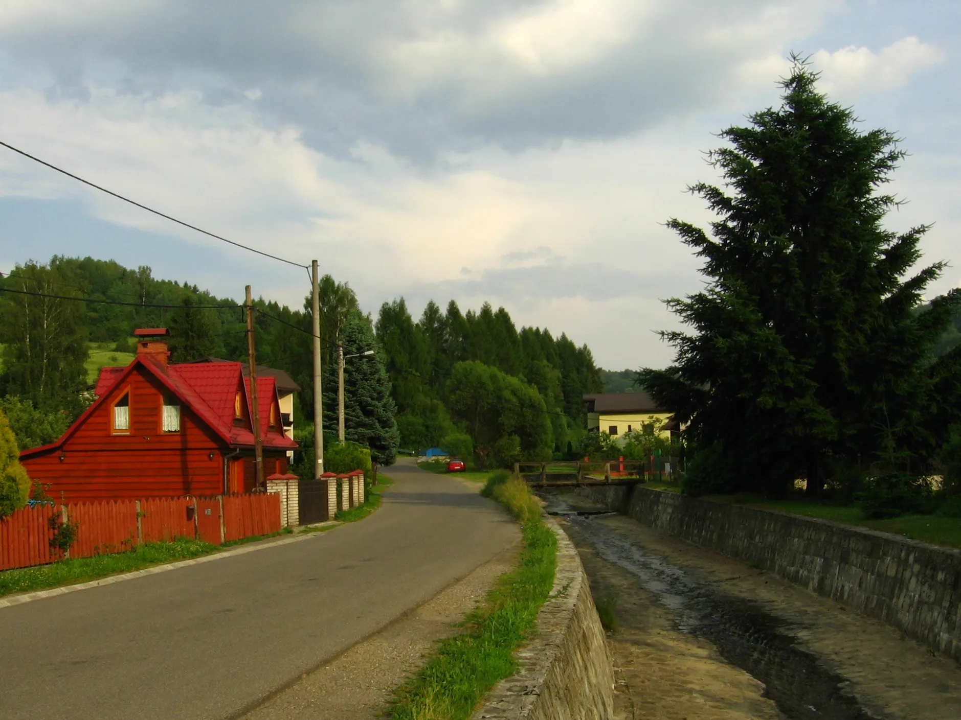Photo showing: A road in Nickulina, gmina Rajcza, Poland.