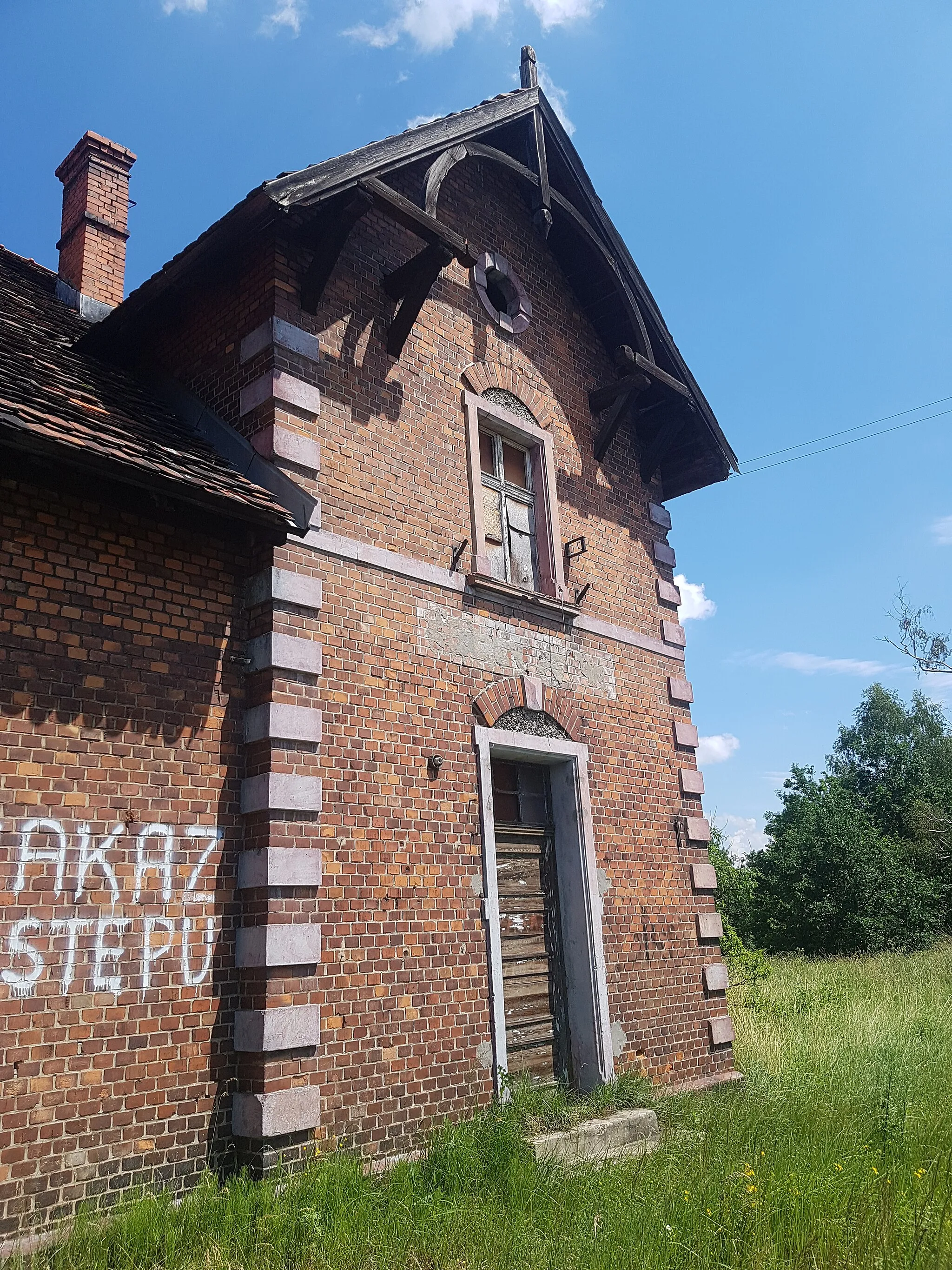 Photo showing: Defunct narrow gauge train station Nędza Wąskotorowa