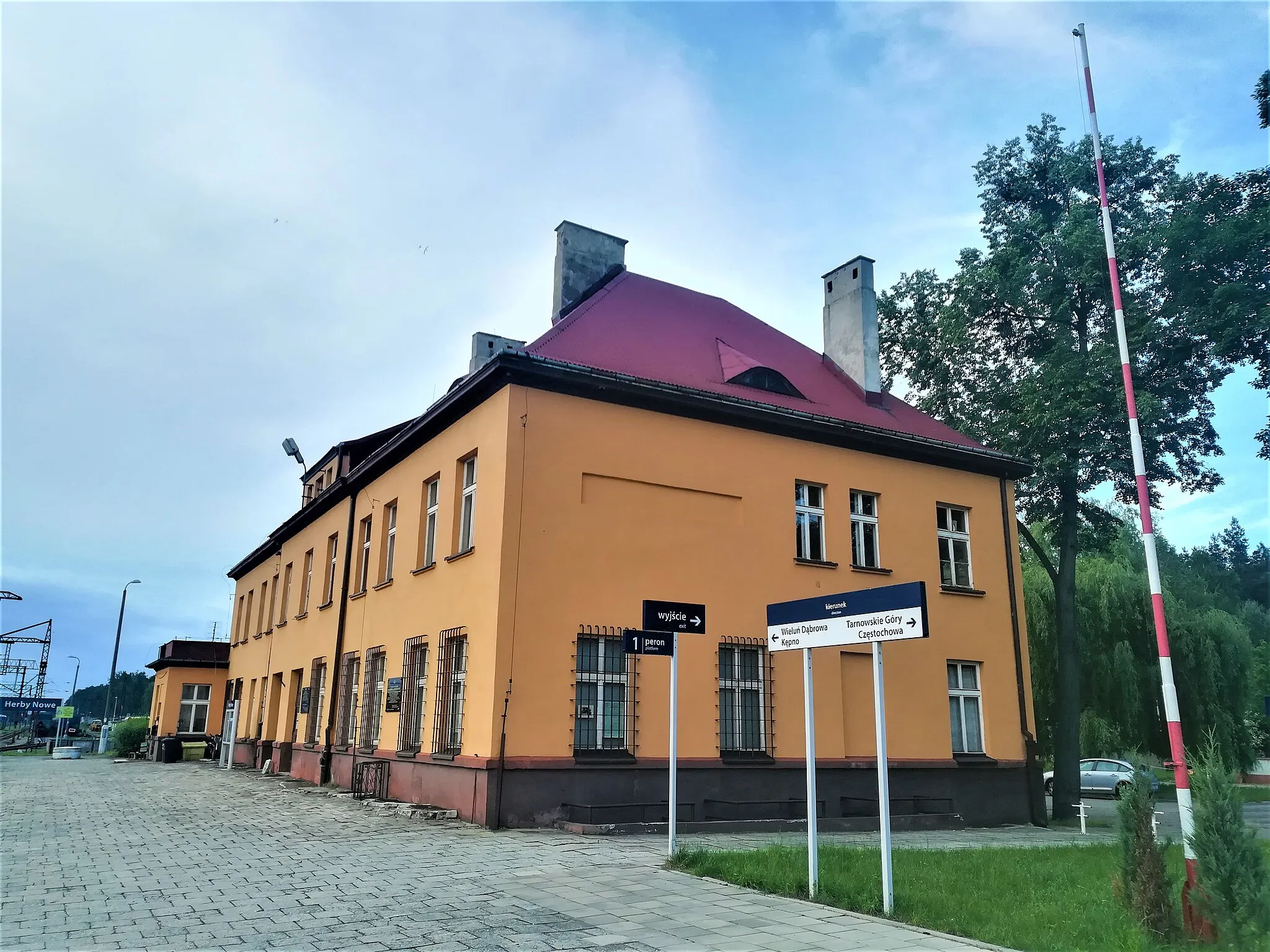 Photo showing: Stacja kolejowa Herby Nowe.