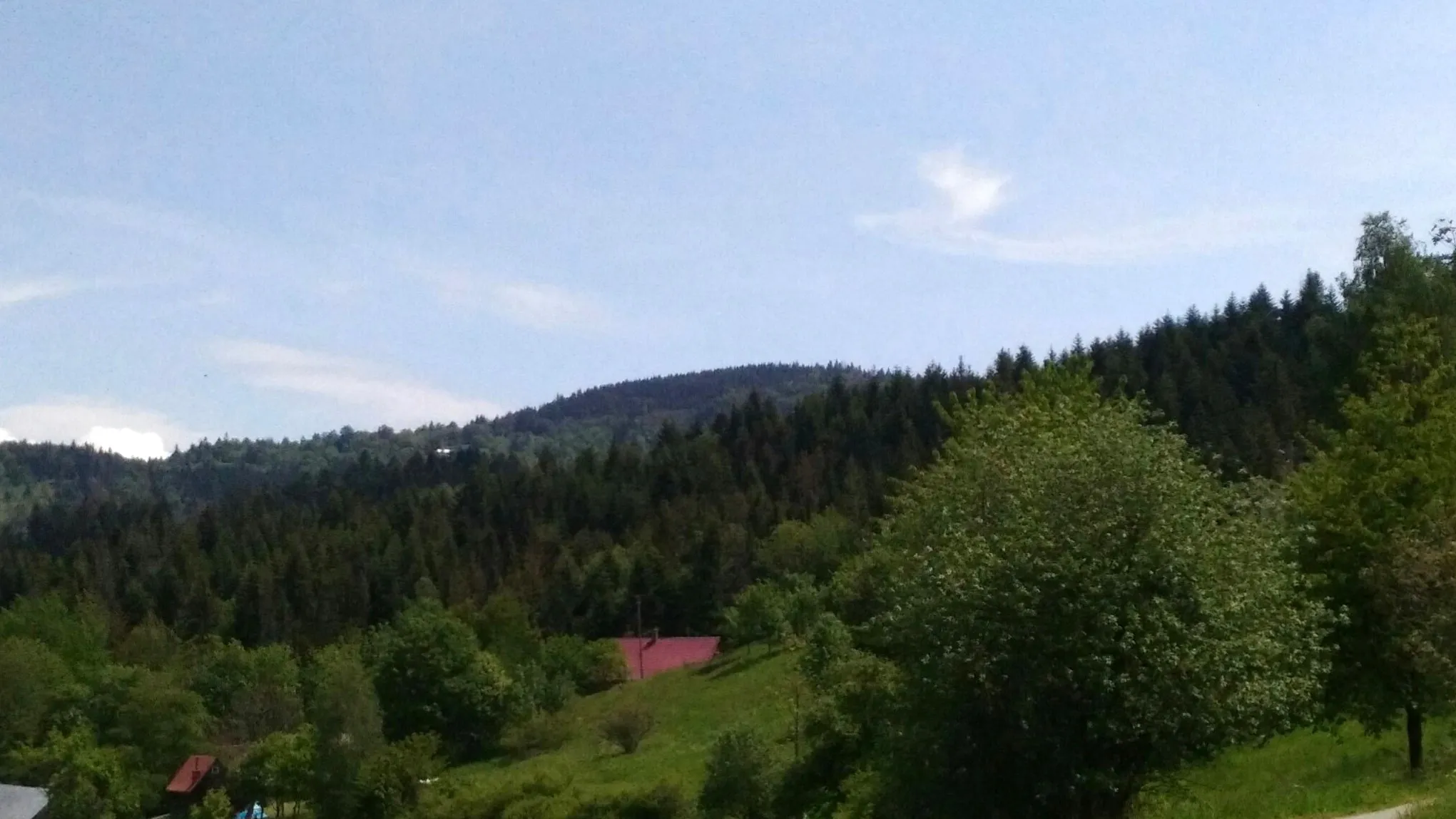 Photo showing: Vrchol Chotárneho kopca, pohľad z osady U Holešov (Zákopčie).