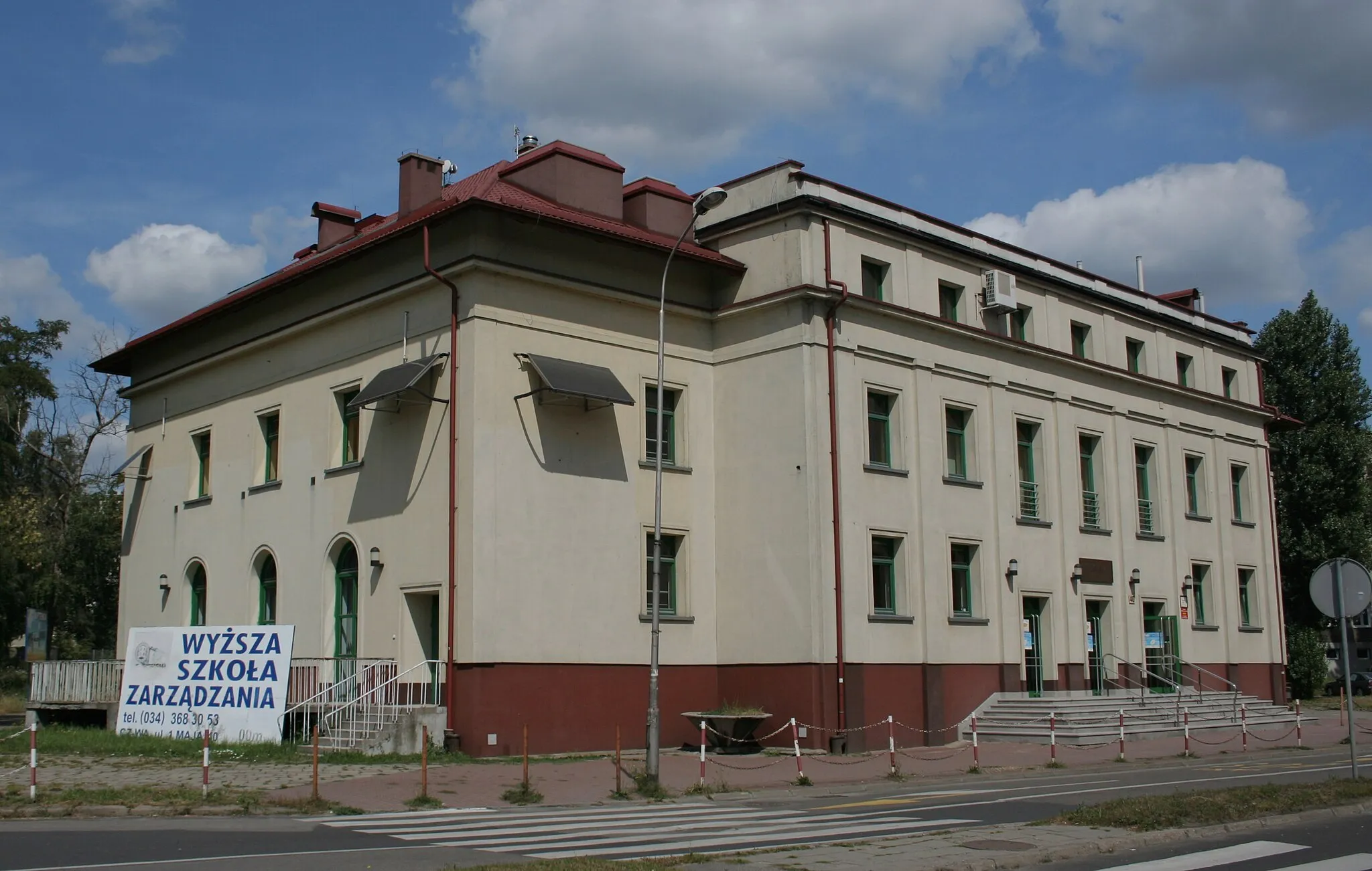 Photo showing: Budynek Wyższej Szkoły Zarządzania w Częstochowie.