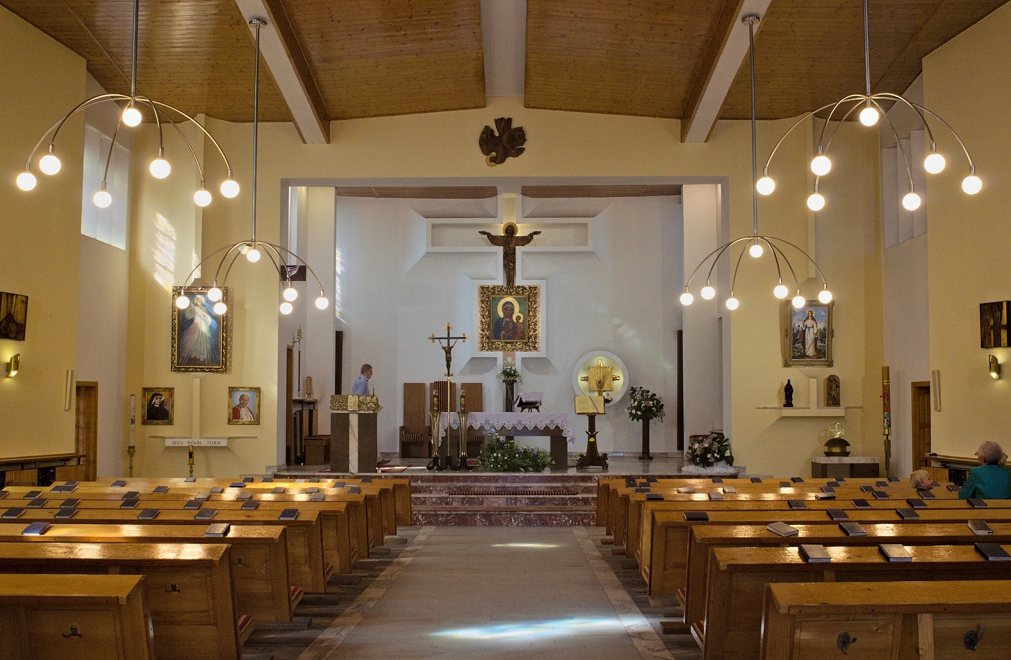 Photo showing: interior of church in Orzech, Poland, partially designed by Zygmunt Brachmański