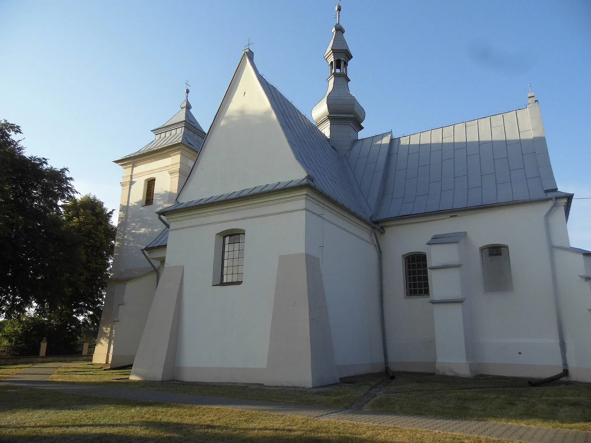 Photo showing: widok kościoła parafialnego pw. Św. Marcina i Św. Jakuba w Ciernie - Żabieńcu