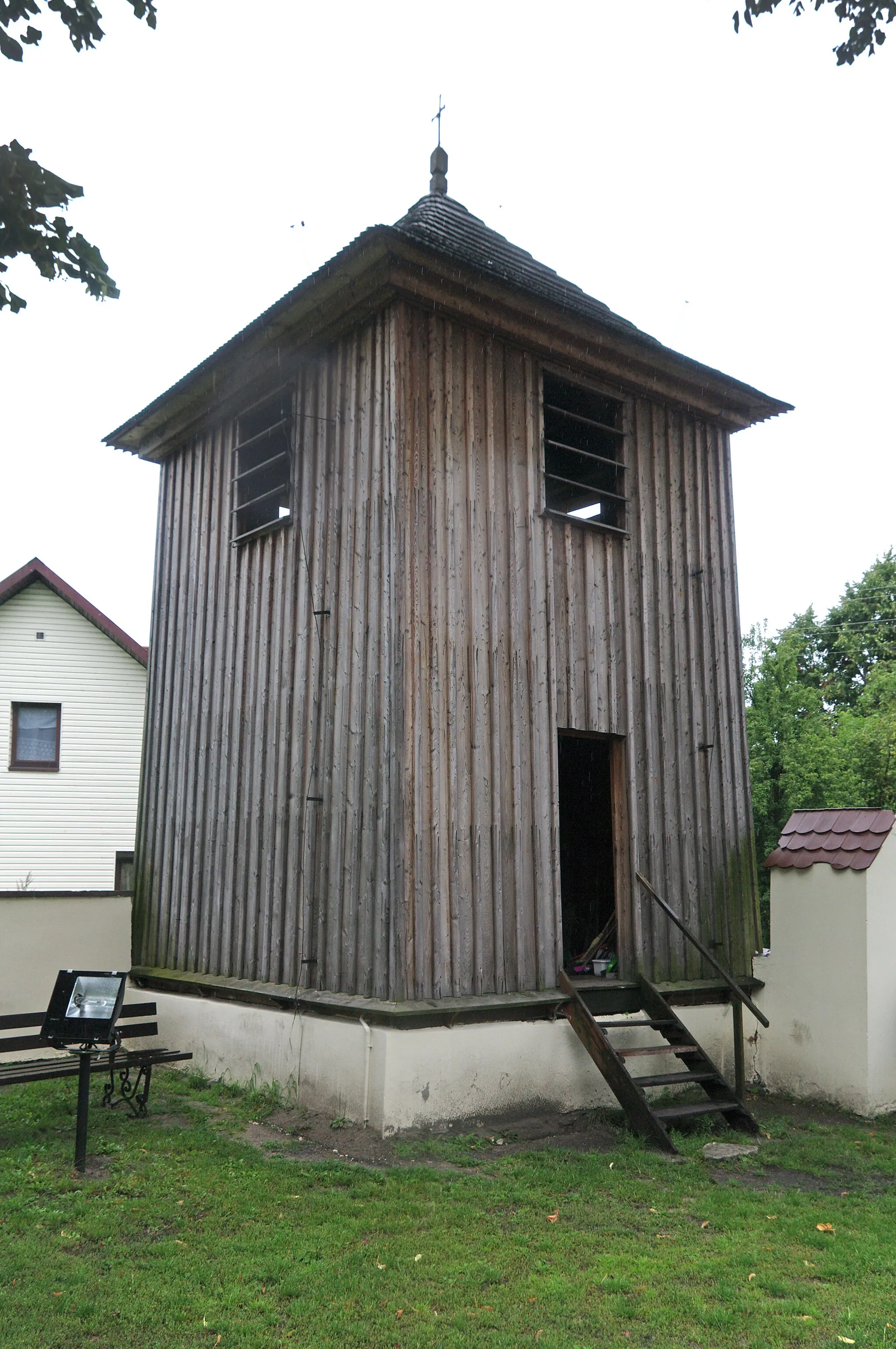 Photo showing: Wooden bell tower in Zrebice, Poland