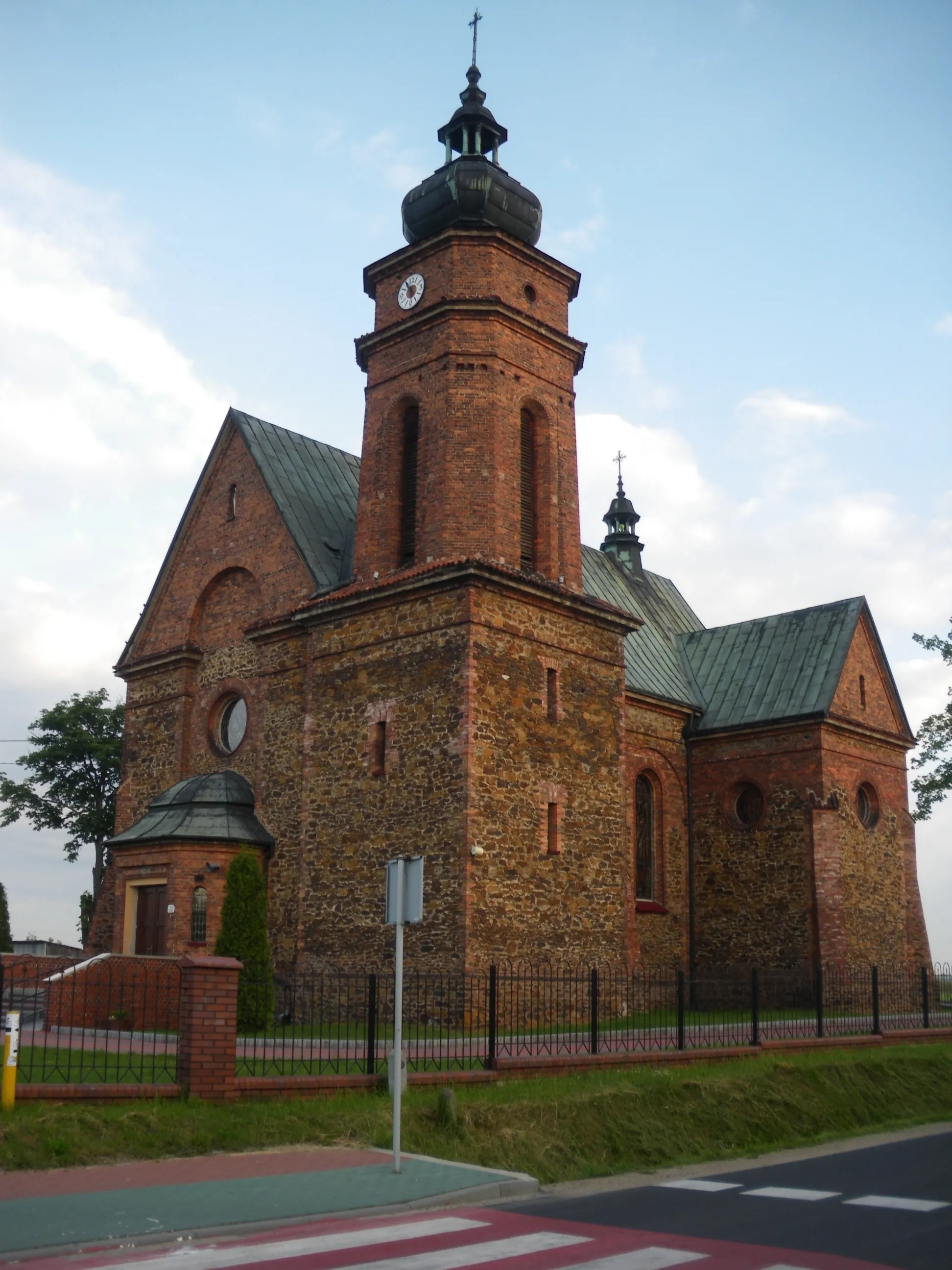 Photo showing: Parafia Najświętszej Maryi Panny Częstochowskiej w Starczy - kosciol parafialny