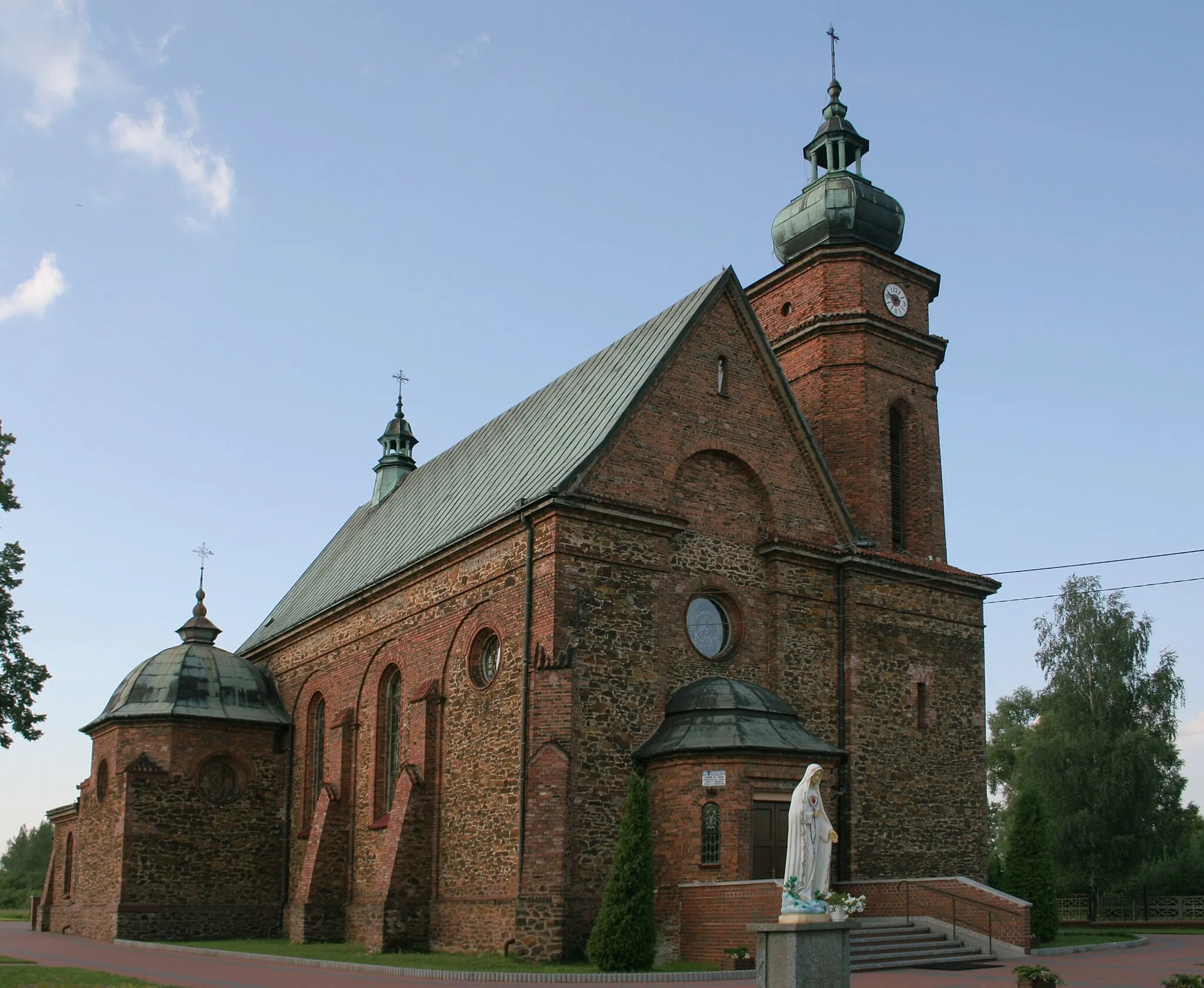 Photo showing: Kościół parafialny pod wezwaniem Najświętszej Maryi Panny Częstochowskiej w Starczy.
