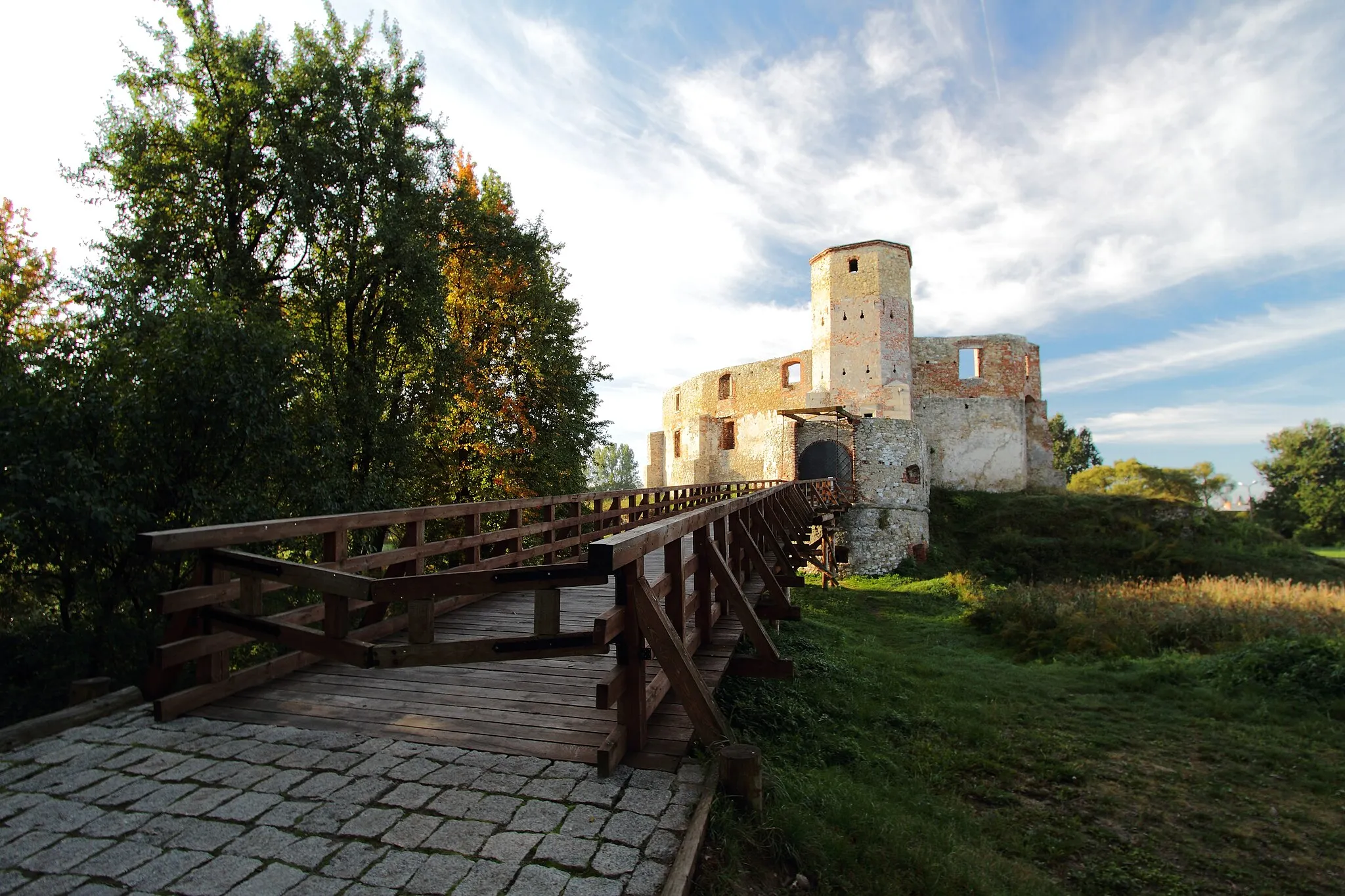 Photo showing: Ruiny z XIVw.