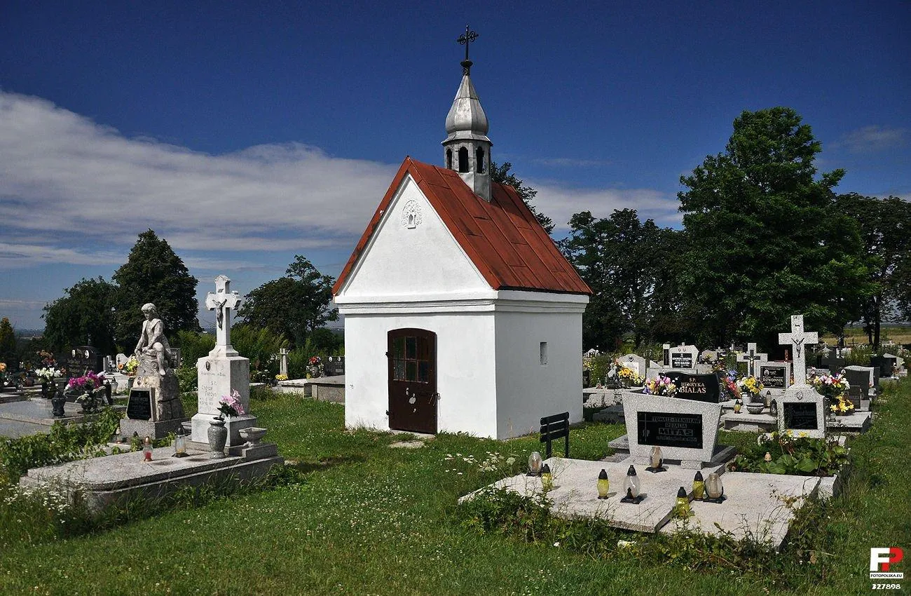 Photo showing: Cmentarz parafialny - kaplica cmentarna.