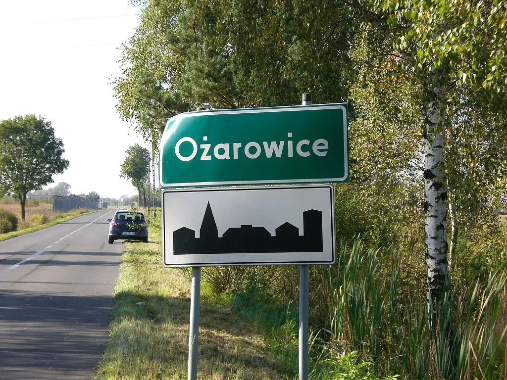 Photo showing: Nameplate from village Ożarowice