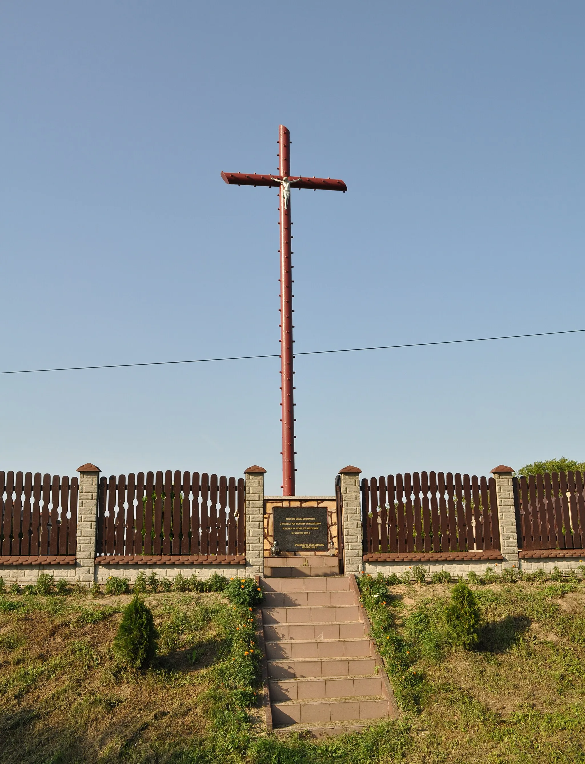 Photo showing: Krzyż metalowy z 46 sękami symbolizującymi ilość pochowanych w miejscu dawnego cmentarza powstańców styczniowych