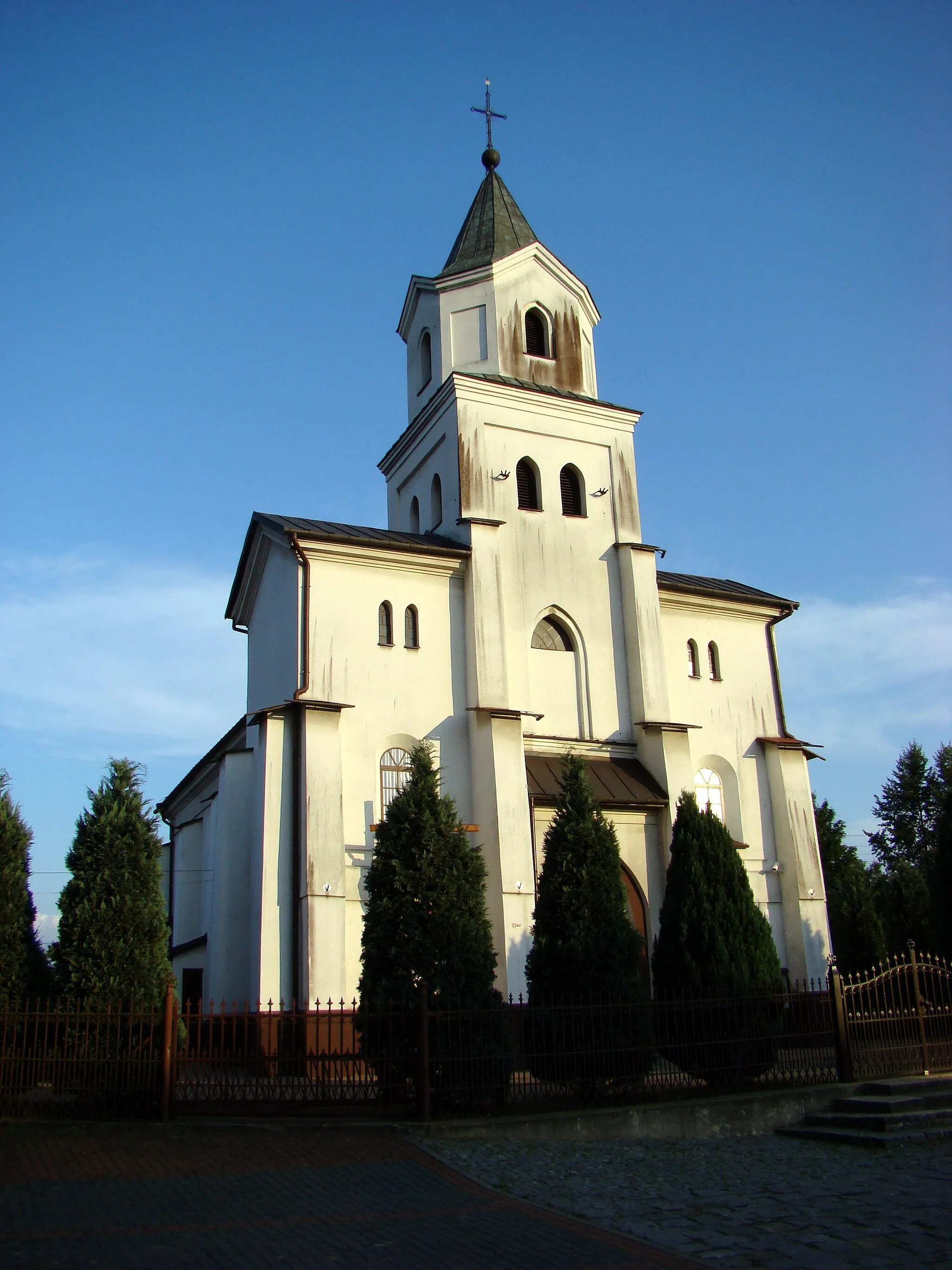Photo showing: Kościół św. Michała Archanioła w Kamienicy Polskiej, wybudowany w latach 1868-1870.