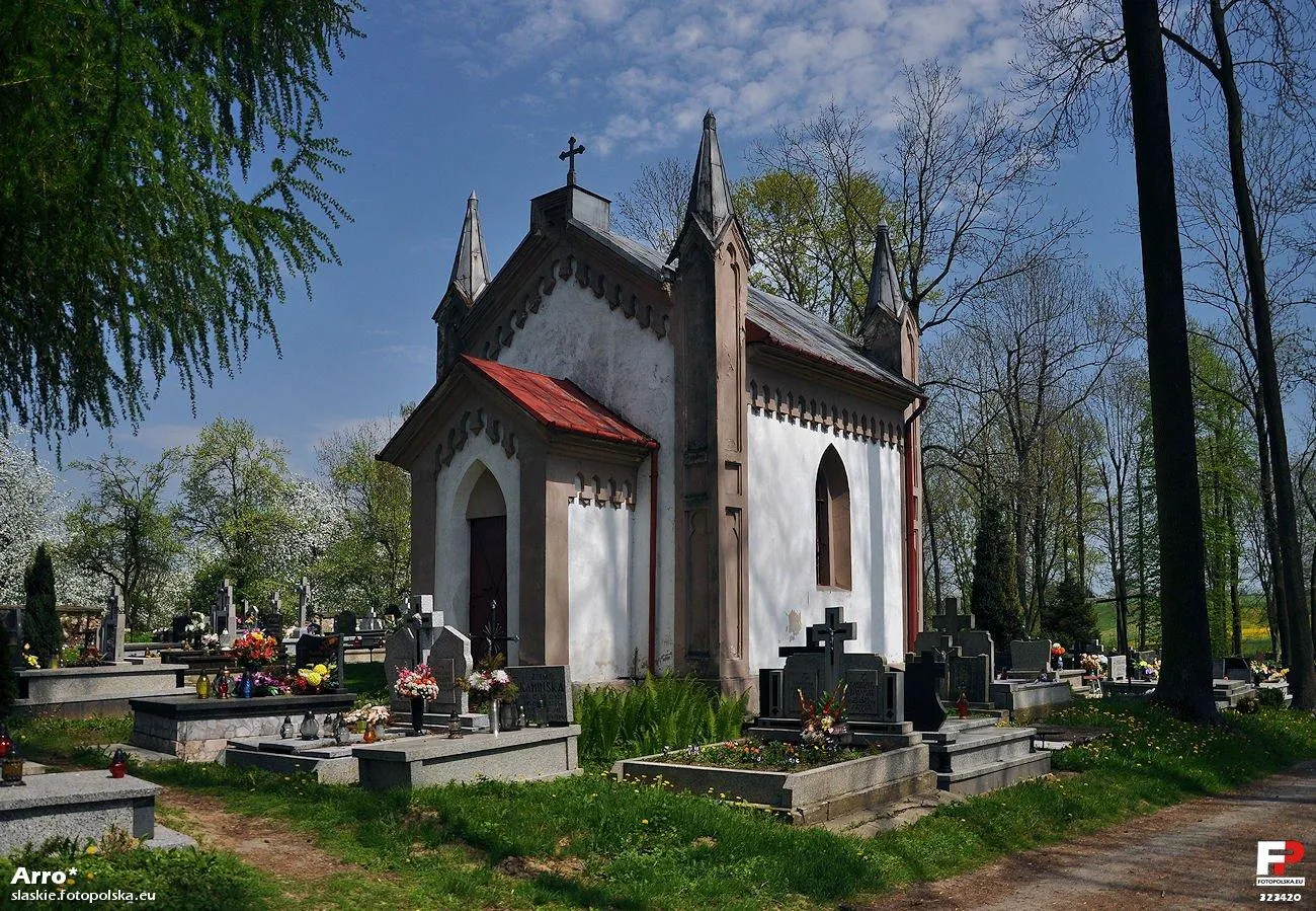 Photo showing: Kaplica cmentarna w Irządzach