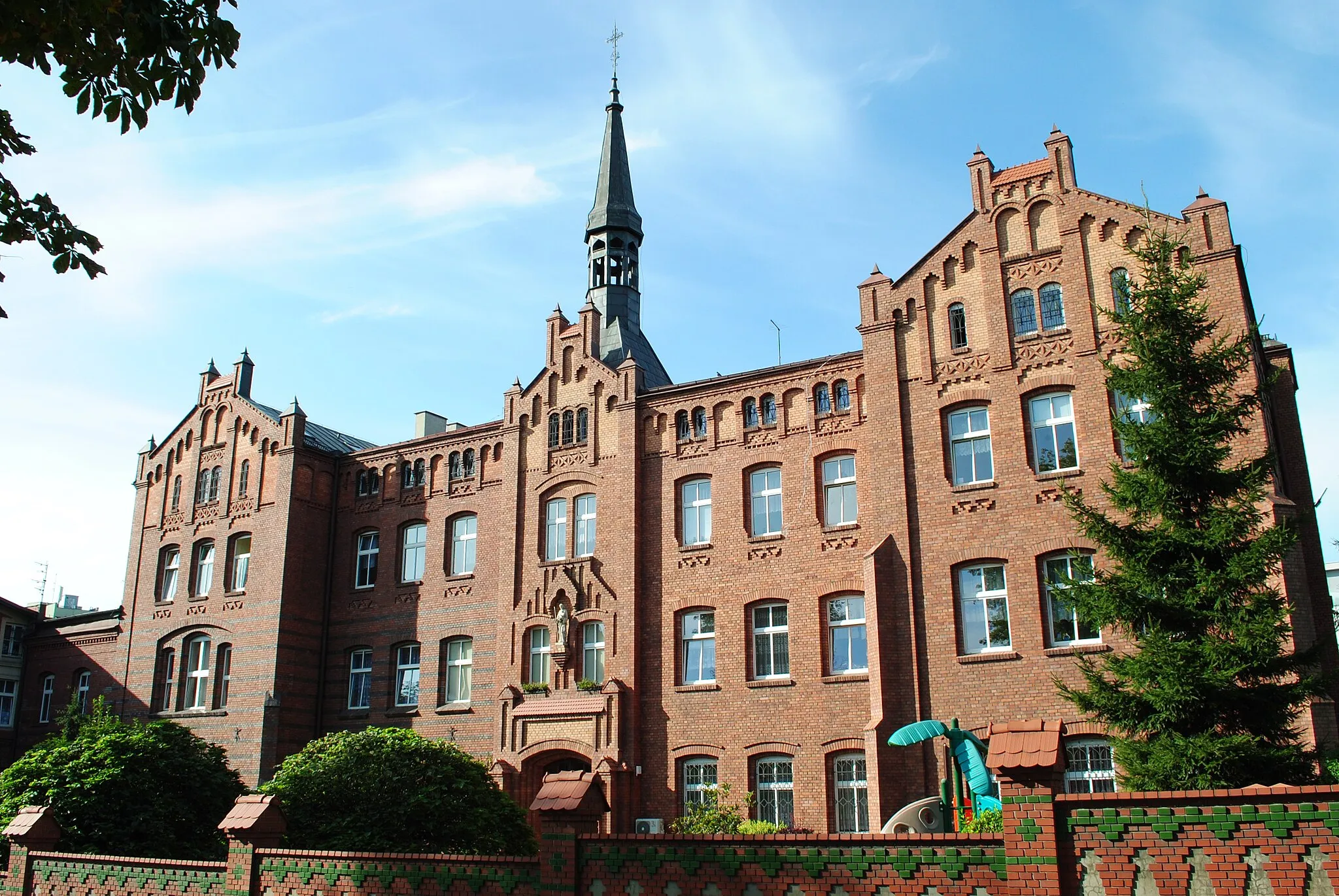 Photo showing: Katowice - Bogucice. Ulica Leopolda. Zgromadzenie Sióstr. św. Jadwigi