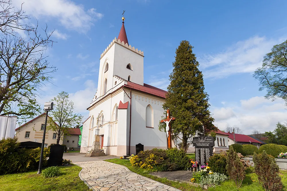 Photo showing: Kościół parafialny p.w. św. Jadwigi Śląskiej w Zalesiu Śląskim