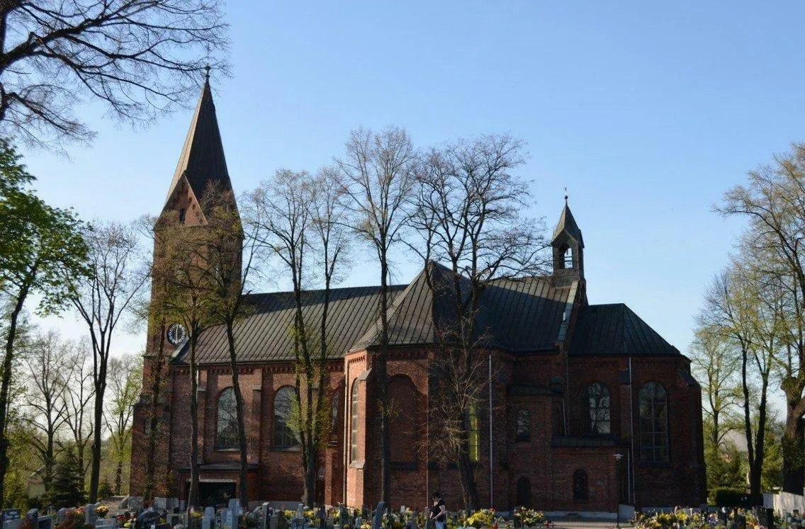 Photo showing: Kościół Trójcy Świętej w Wieszowie. Mieszkańców -1995 , Wiernych - 1875