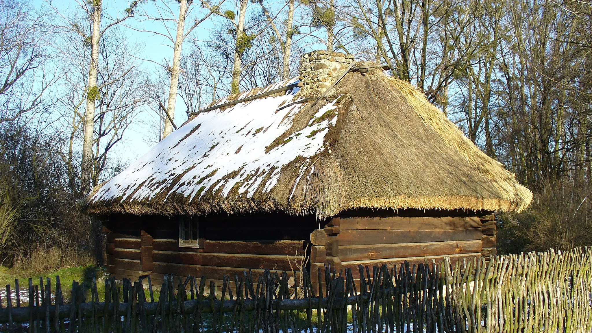 Photo showing: Muzeum Wsi Opolskiej - chałupa z Wichrowa, 1839
Bauernhuette aus Wichrau, 1839
The cottage from Wichrów (Wichrau), 1839