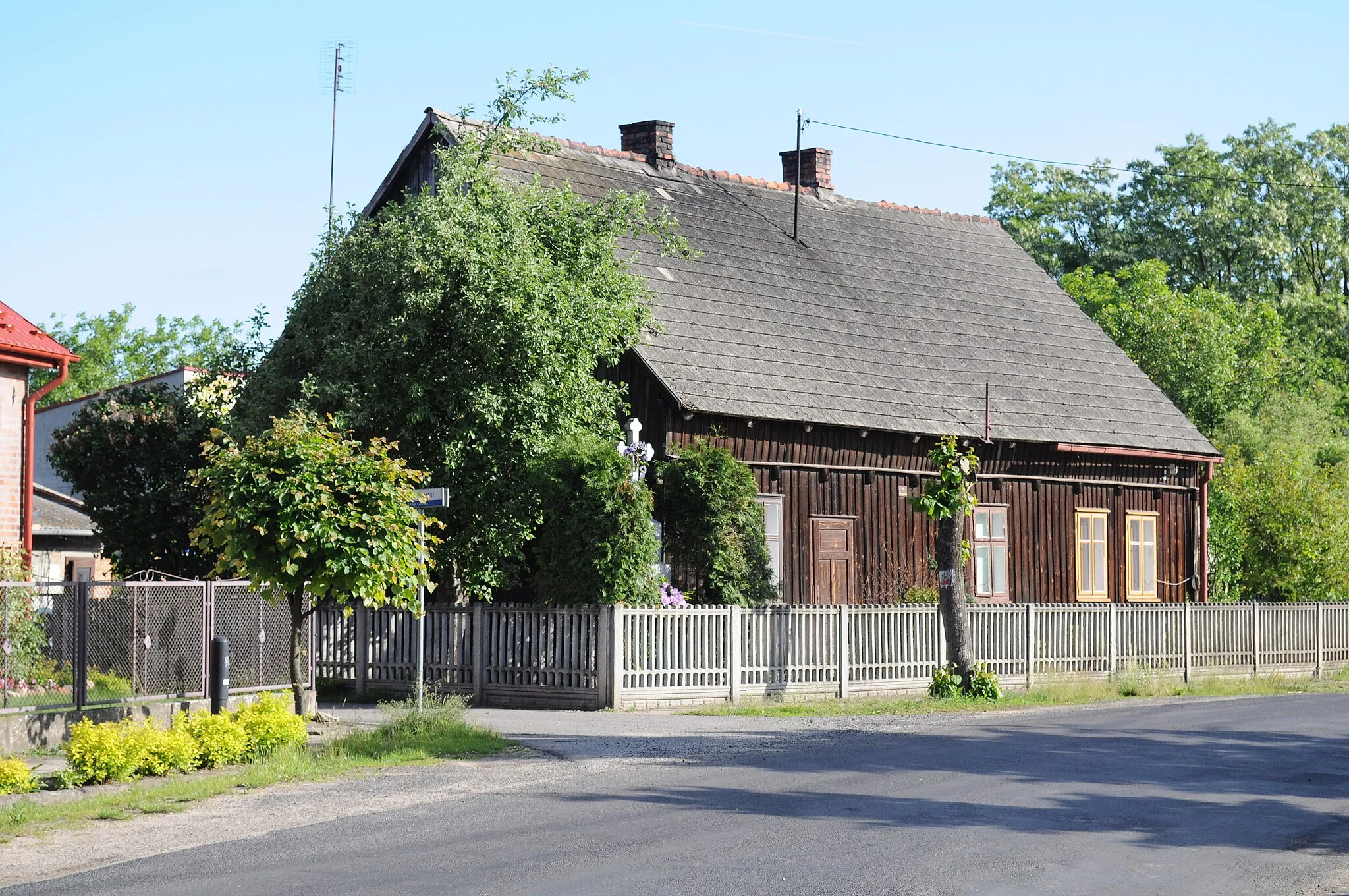 Photo showing: Stary dom w Węglowicach.