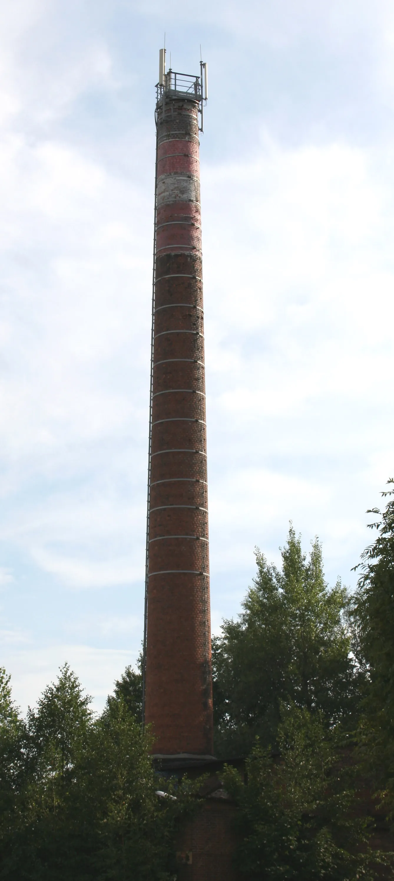 Photo showing: komin / pozostałość po danwej cegielni Świerklanach Dolnych