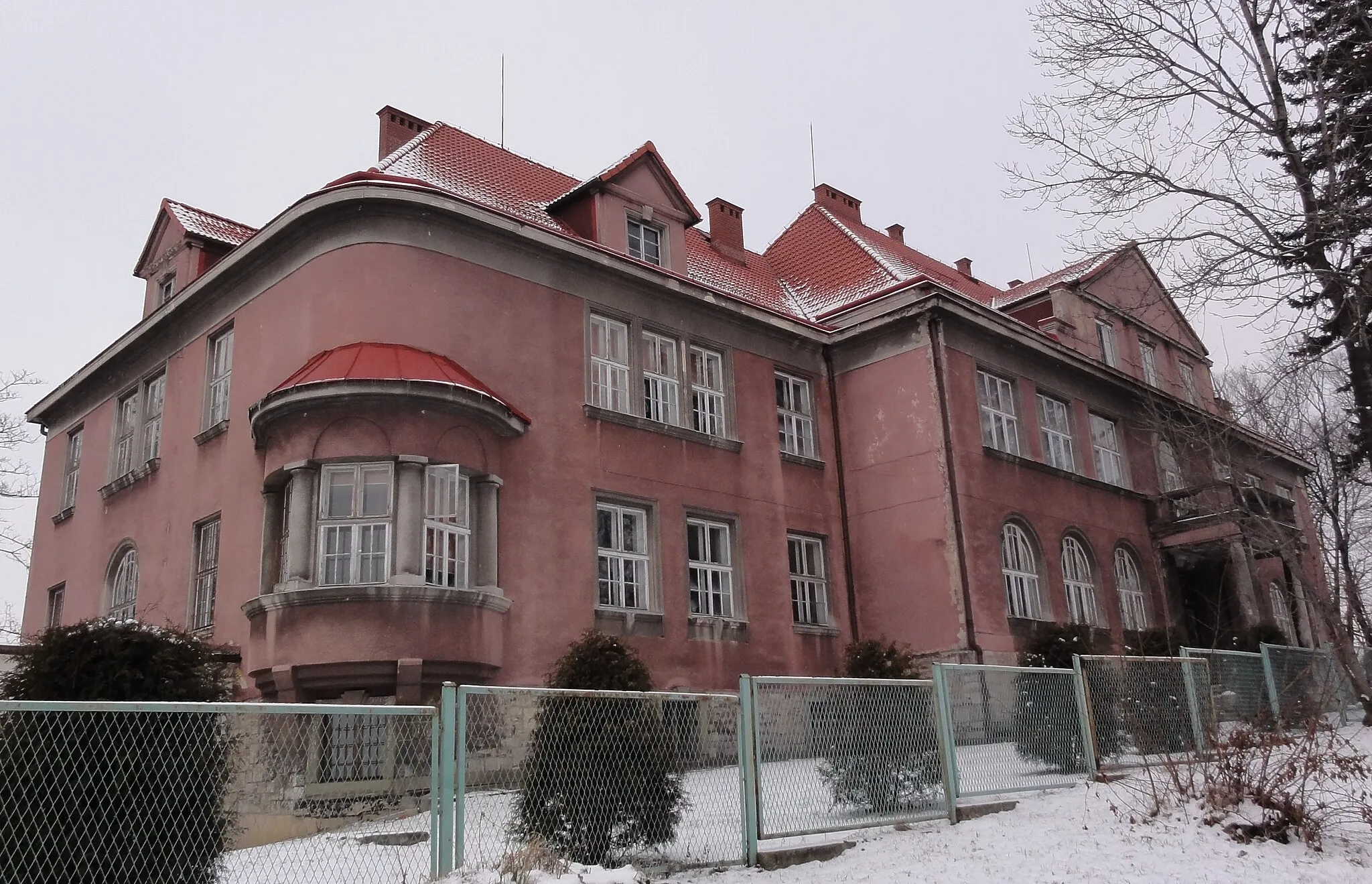 Photo showing: Main building of the agiculture school in Międzyświeć (opened 1927)
