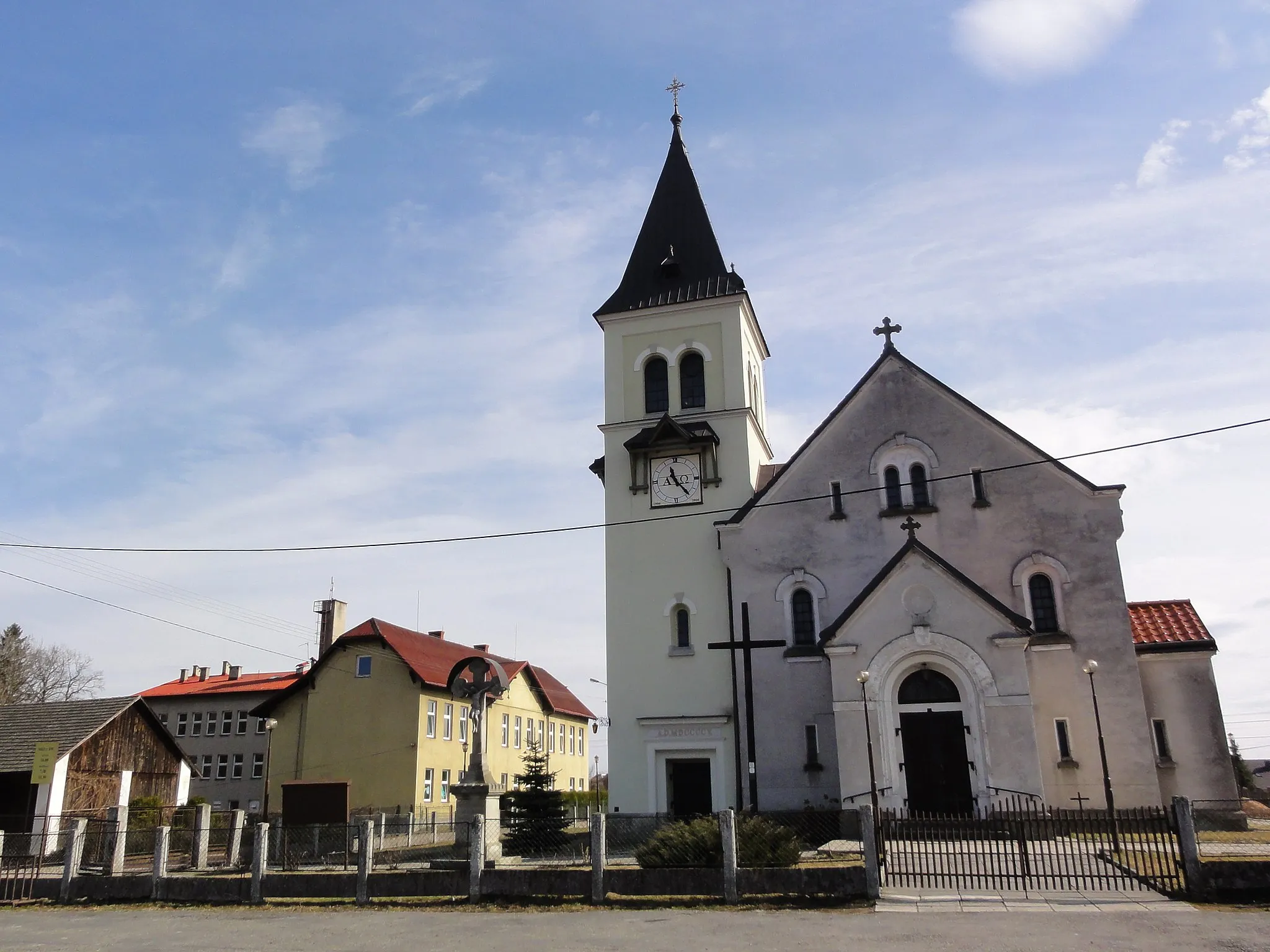 Photo showing: Elementary school and Saint Barholomew church in Hażlach