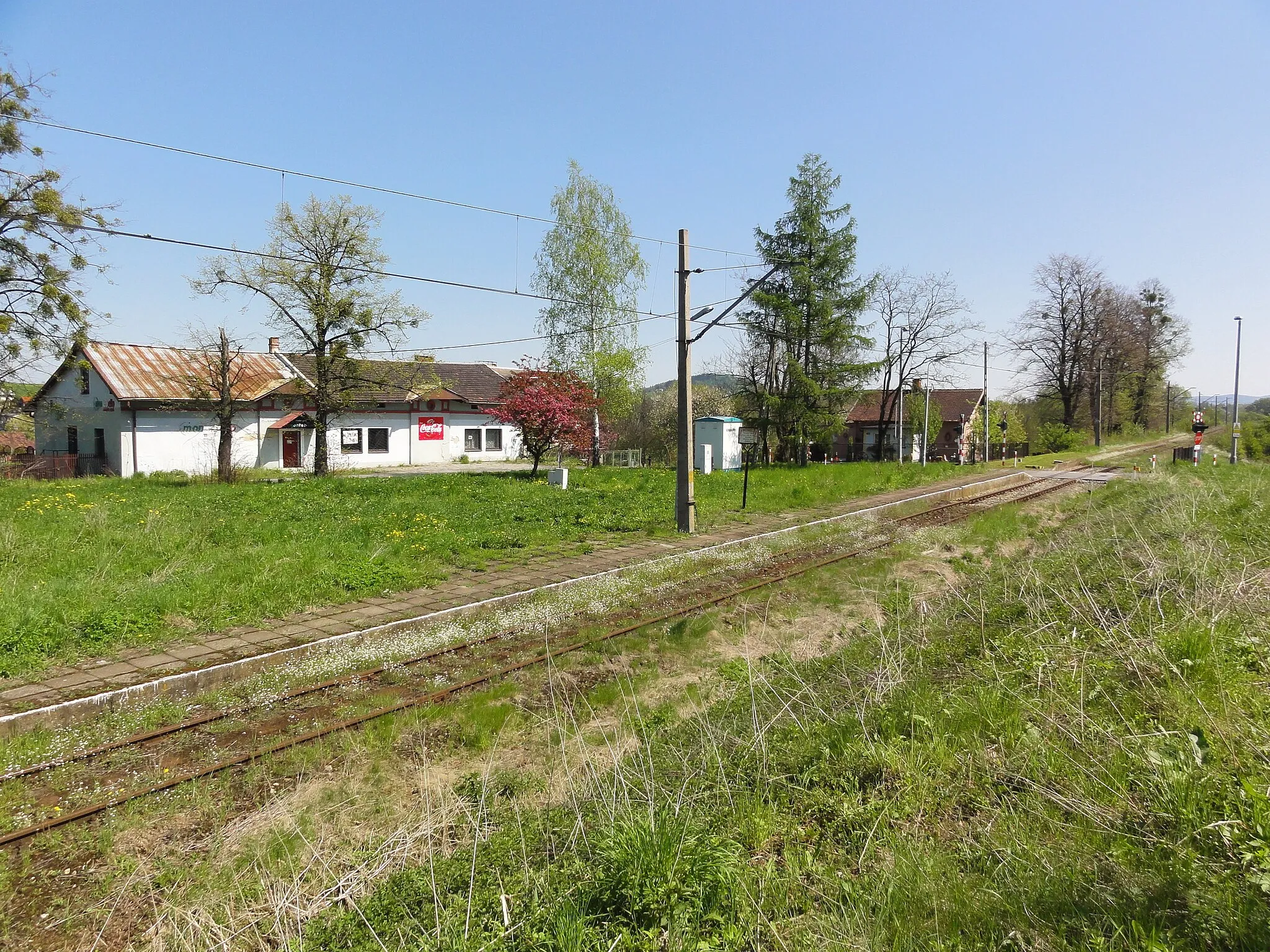 Photo showing: Bażanowice train stop.